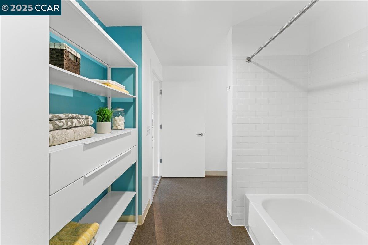 1201 Pine St # 365, Oakland, California 94607, 1 Bedroom Bedrooms, 3 Rooms Rooms,1 BathroomBathrooms,Residential,For Sale,1201 Pine St # 365,41091649