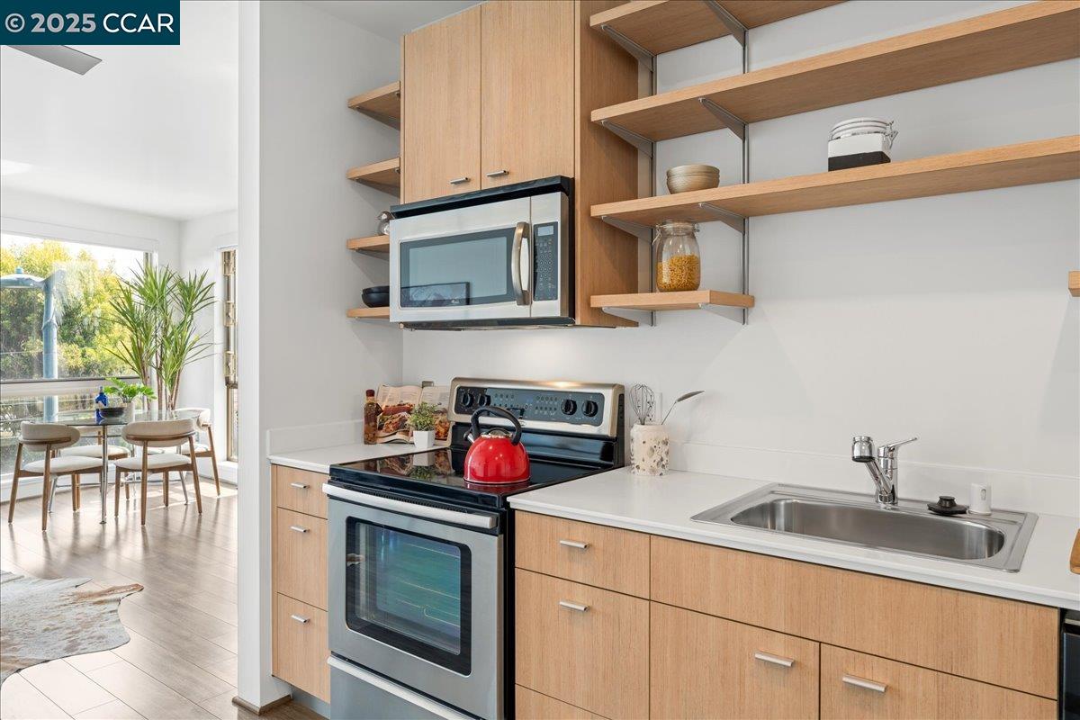 1201 Pine St # 365, Oakland, California 94607, 1 Bedroom Bedrooms, 3 Rooms Rooms,1 BathroomBathrooms,Residential,For Sale,1201 Pine St # 365,41091649