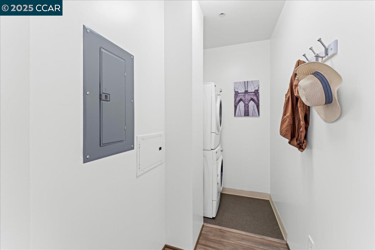 1201 Pine St # 365, Oakland, California 94607, 1 Bedroom Bedrooms, 3 Rooms Rooms,1 BathroomBathrooms,Residential,For Sale,1201 Pine St # 365,41091649