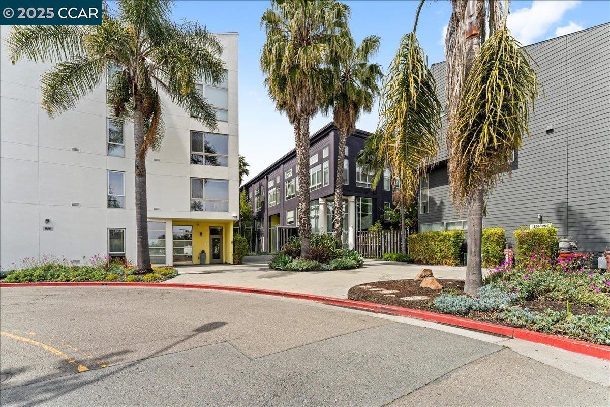 1201 Pine St # 365, Oakland, California 94607, 1 Bedroom Bedrooms, 3 Rooms Rooms,1 BathroomBathrooms,Residential,For Sale,1201 Pine St # 365,41091649