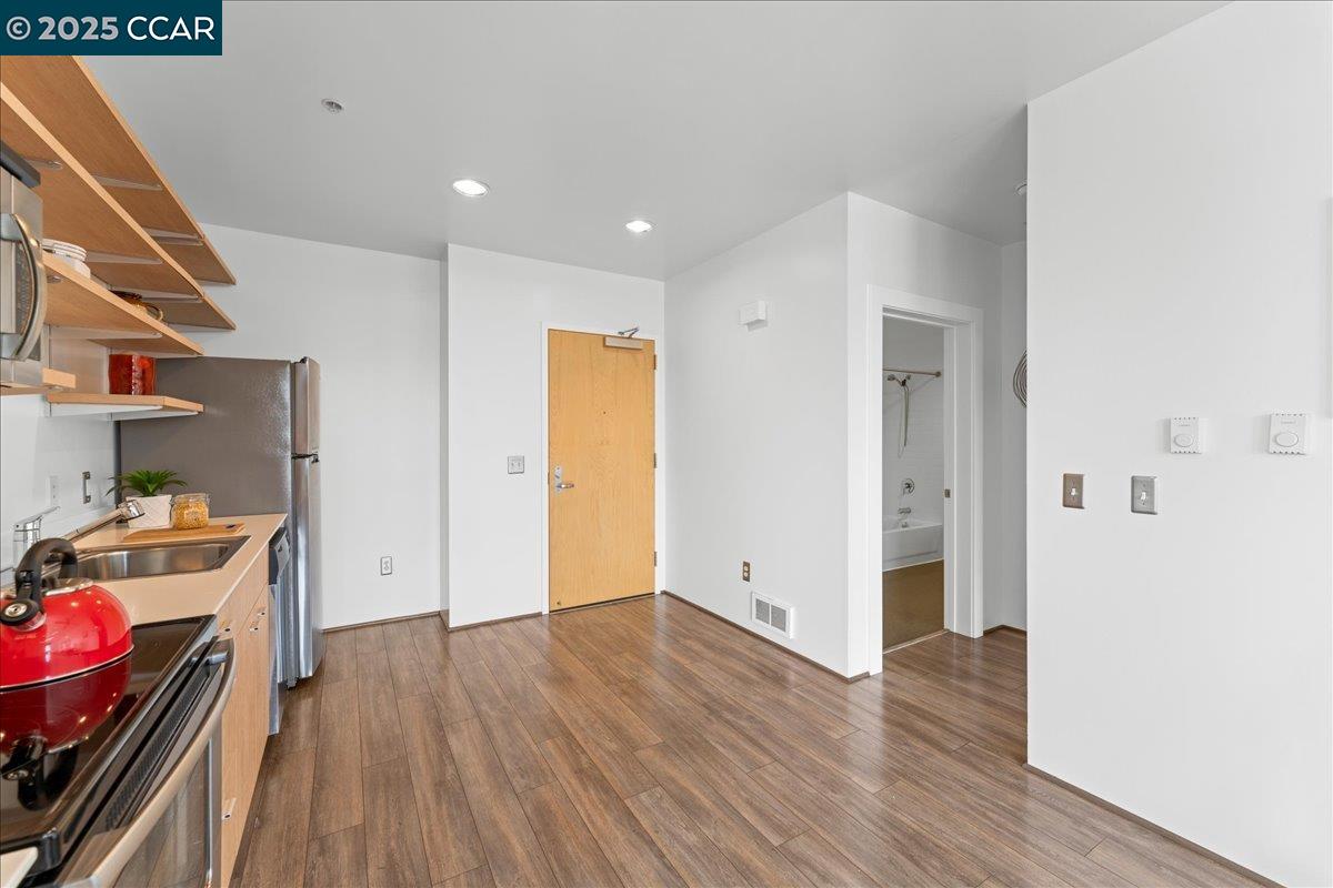 1201 Pine St # 365, Oakland, California 94607, 1 Bedroom Bedrooms, 3 Rooms Rooms,1 BathroomBathrooms,Residential,For Sale,1201 Pine St # 365,41091649
