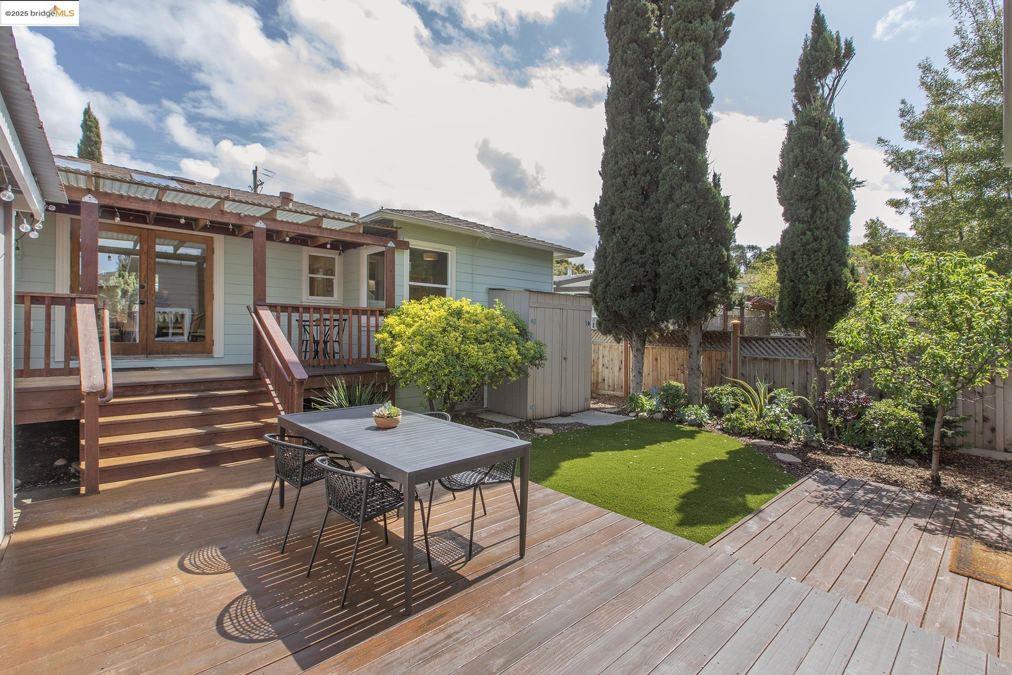 Detail Gallery Image 1 of 1 For 6167 Overdale Ave, Oakland,  CA 94605 - 3 Beds | 2 Baths