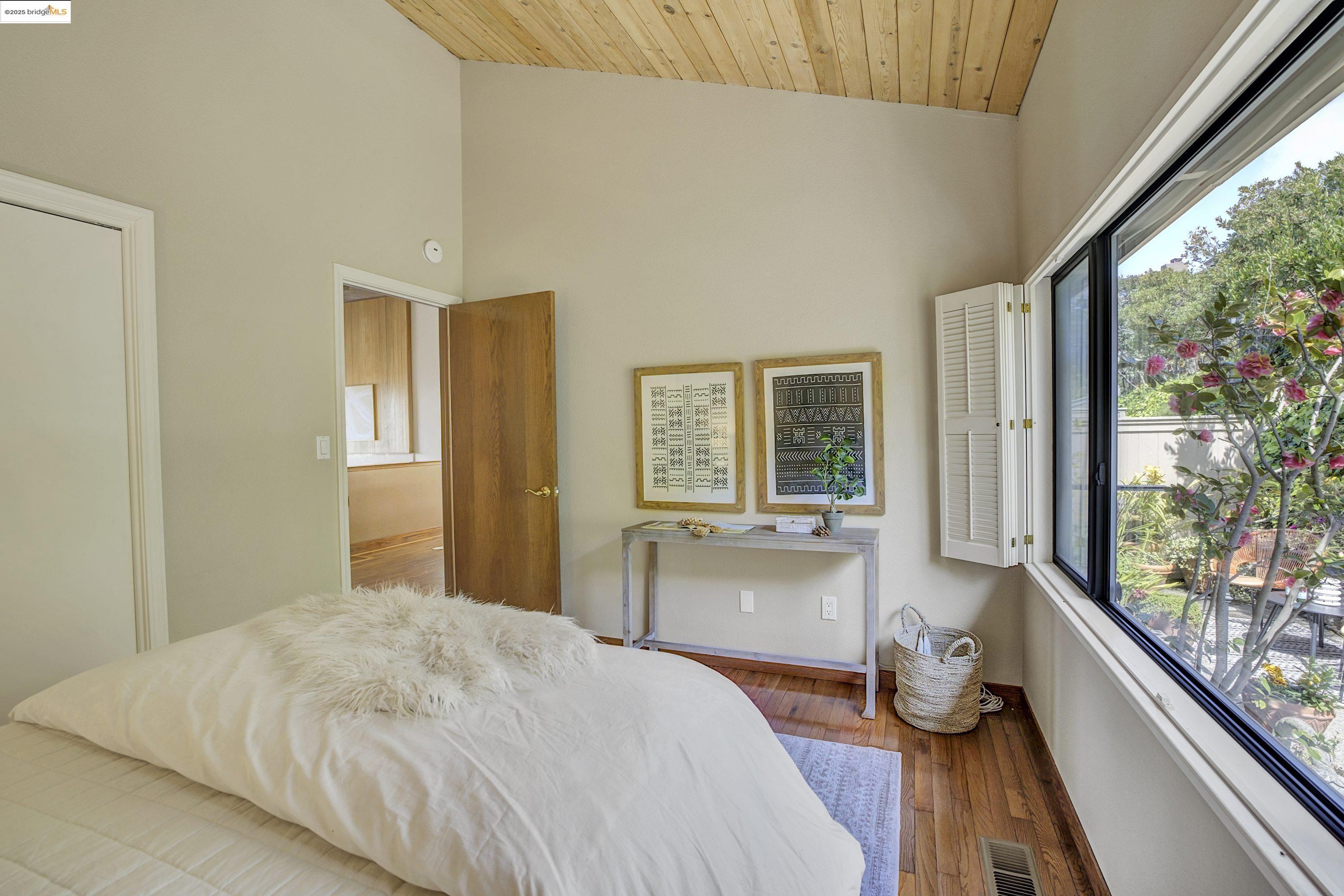 property-img