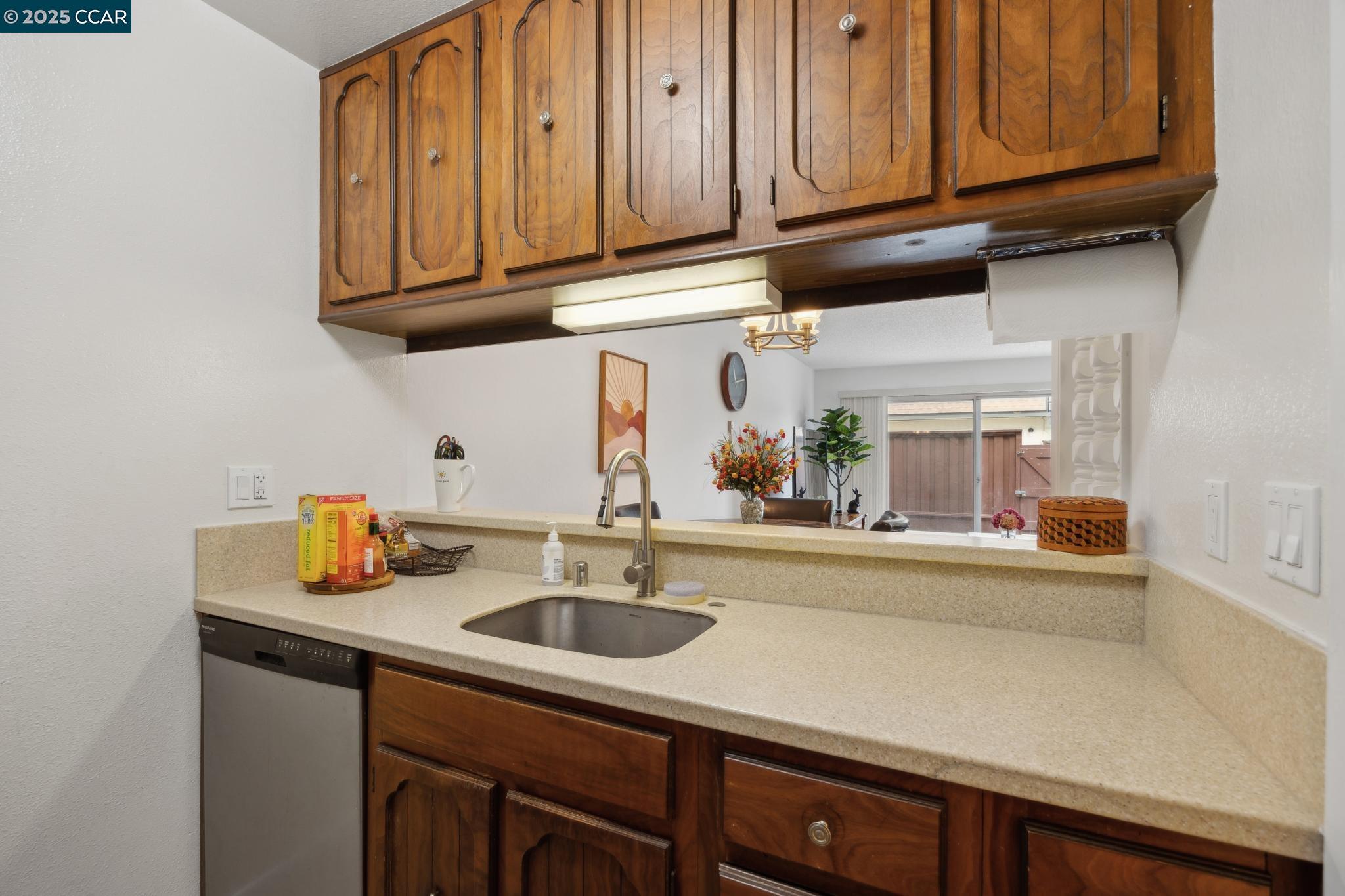 Detail Gallery Image 11 of 26 For 14295 Doolittle Dr, San Leandro,  CA 94577 - 2 Beds | 1/1 Baths