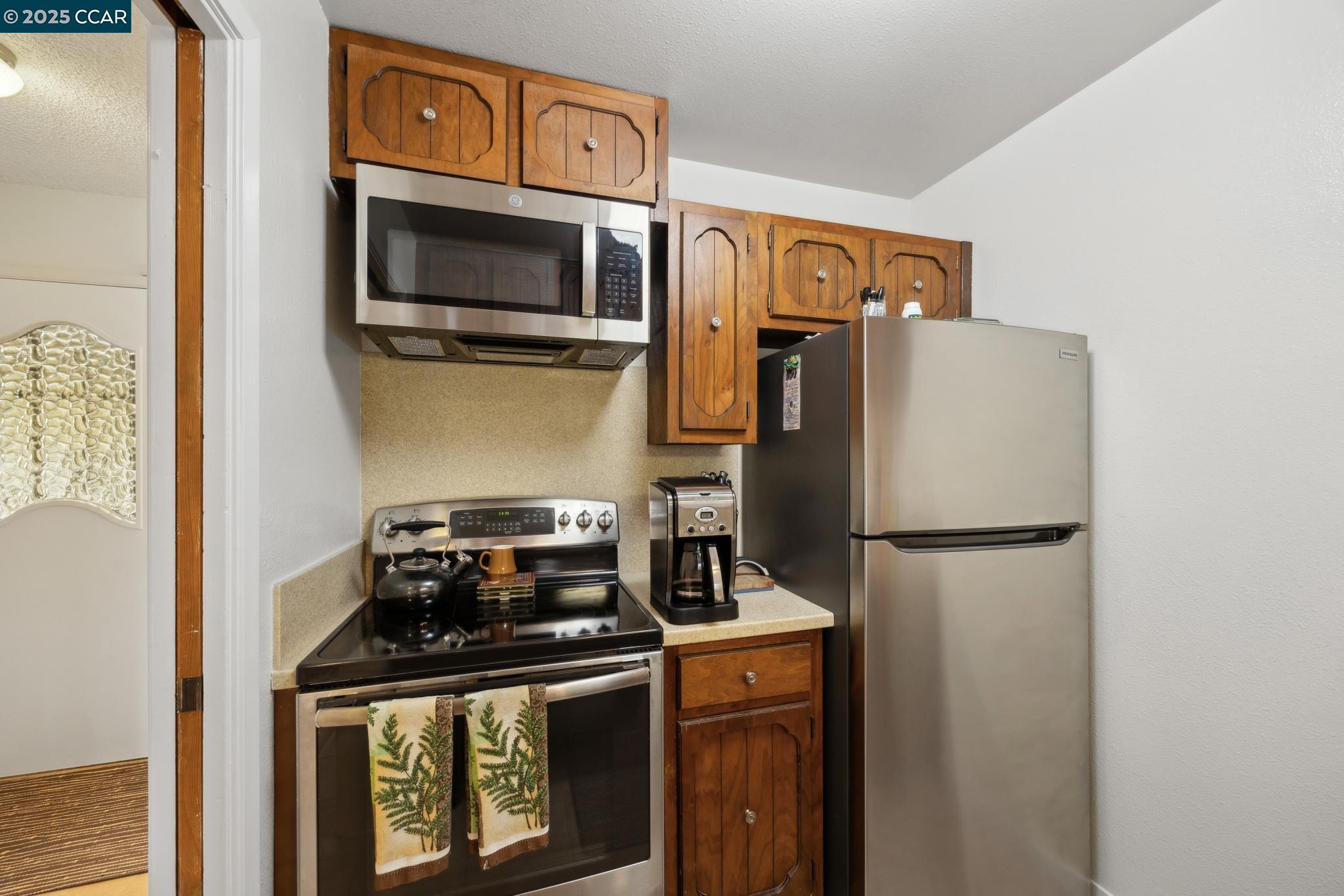 Detail Gallery Image 13 of 26 For 14295 Doolittle Dr, San Leandro,  CA 94577 - 2 Beds | 1/1 Baths