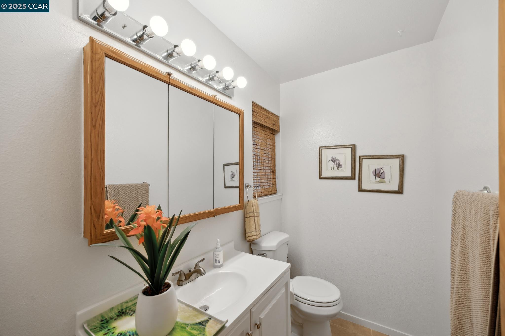 Detail Gallery Image 14 of 26 For 14295 Doolittle Dr, San Leandro,  CA 94577 - 2 Beds | 1/1 Baths
