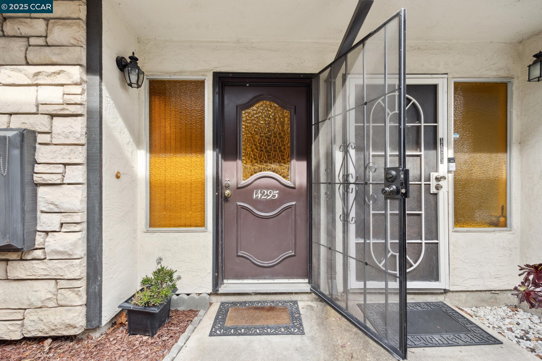 Detail Gallery Image 3 of 26 For 14295 Doolittle Dr, San Leandro,  CA 94577 - 2 Beds | 1/1 Baths