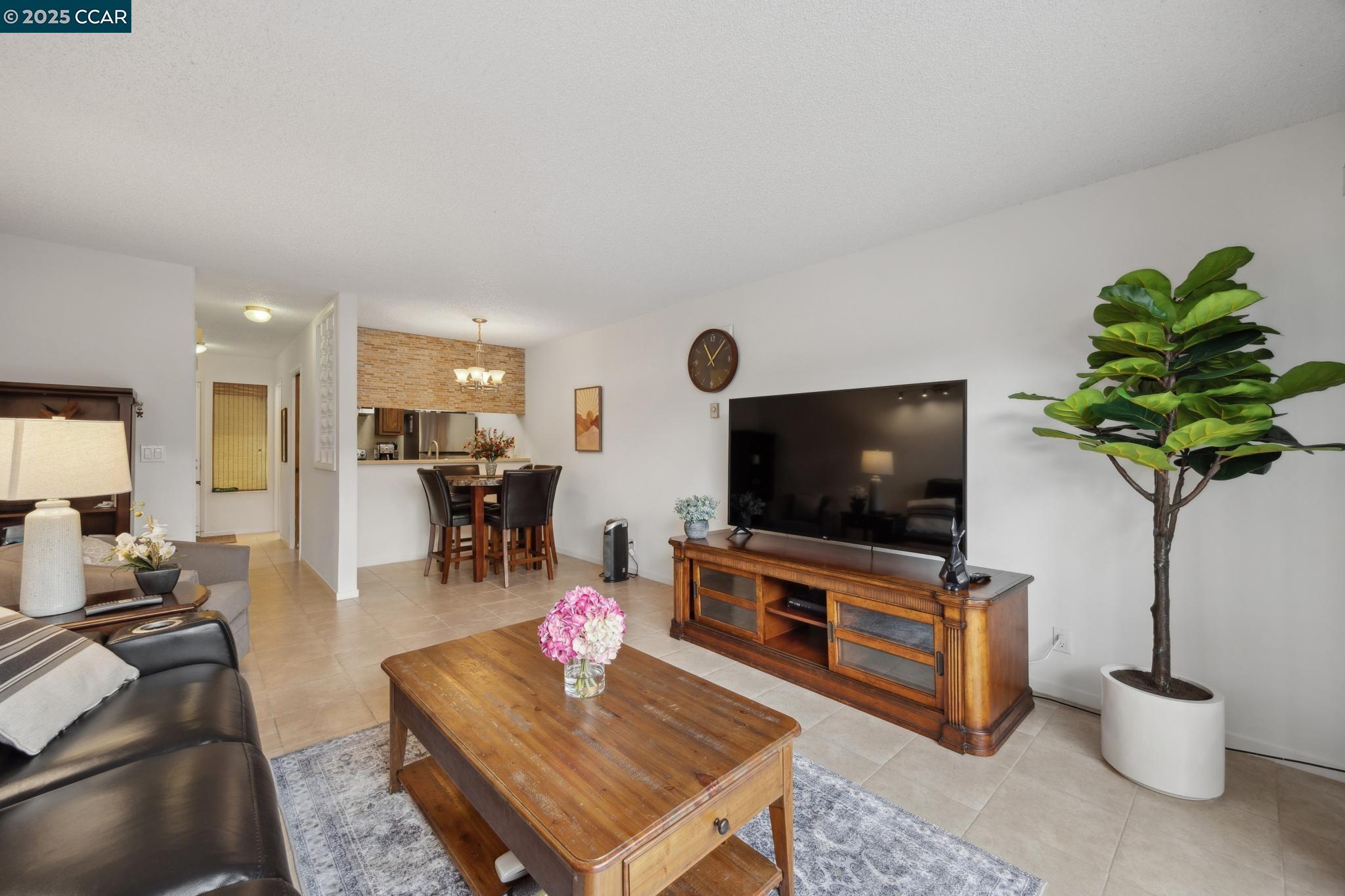 Detail Gallery Image 7 of 26 For 14295 Doolittle Dr, San Leandro,  CA 94577 - 2 Beds | 1/1 Baths
