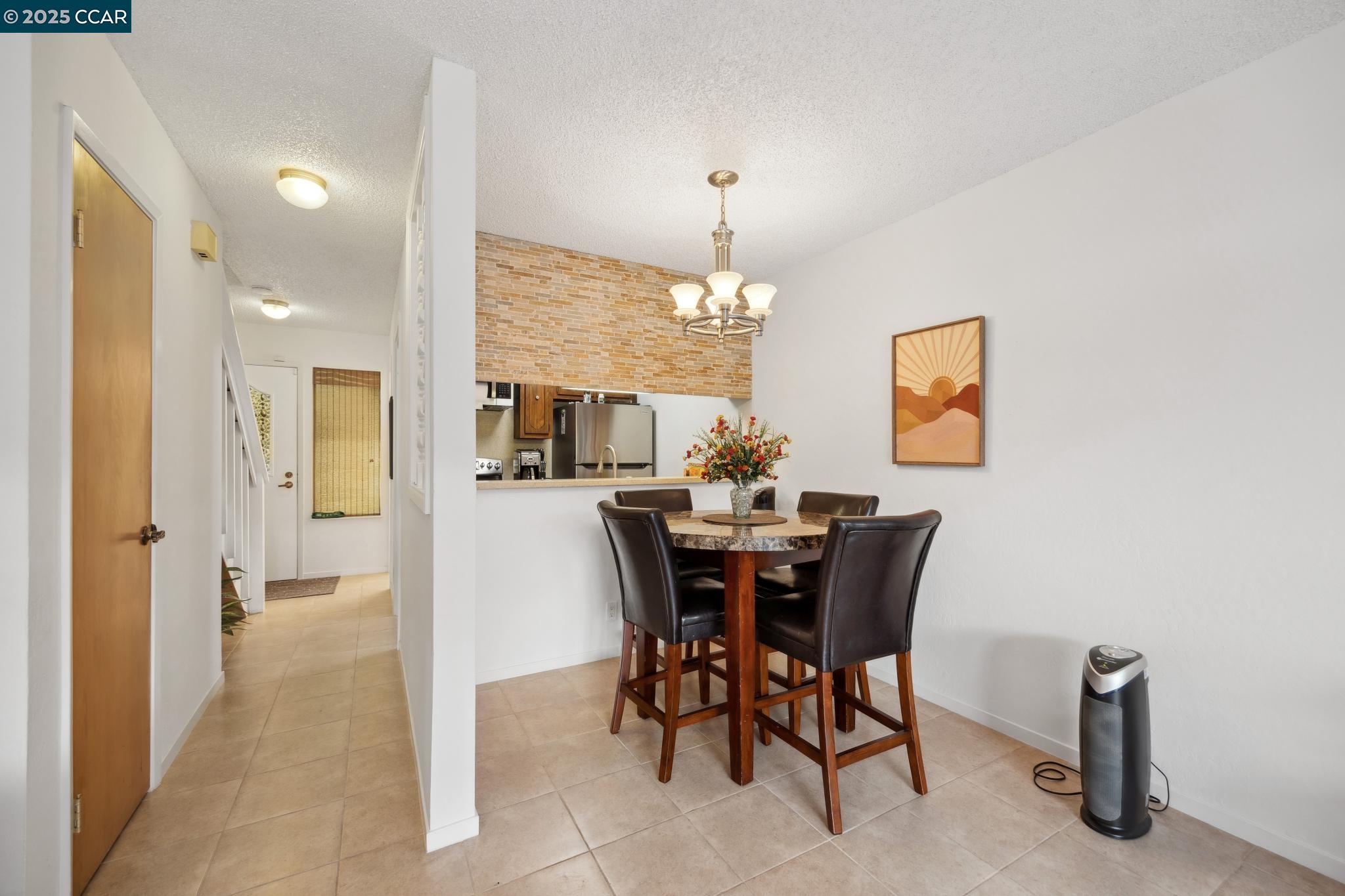 Detail Gallery Image 8 of 26 For 14295 Doolittle Dr, San Leandro,  CA 94577 - 2 Beds | 1/1 Baths