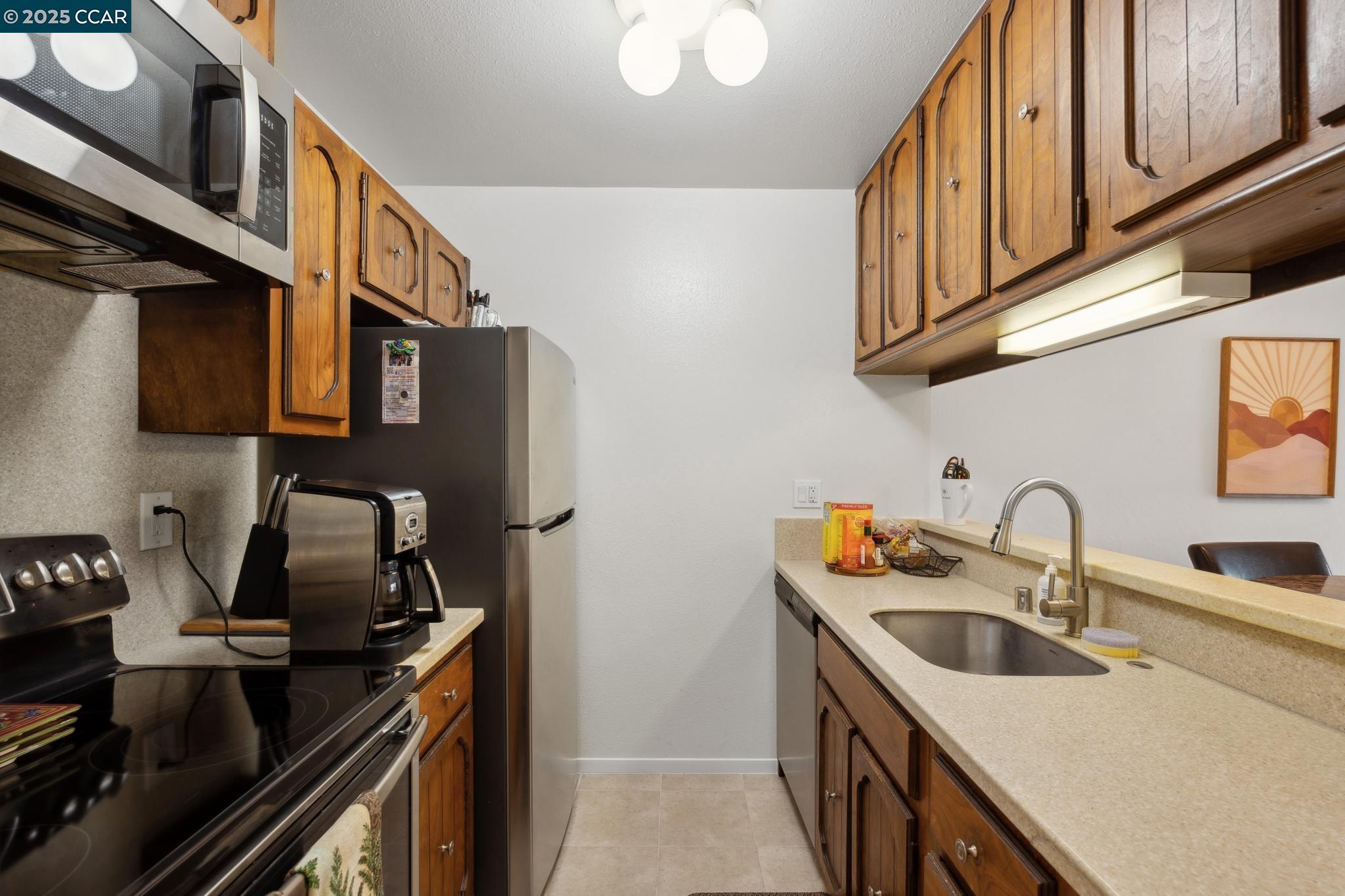 Detail Gallery Image 10 of 26 For 14295 Doolittle Dr, San Leandro,  CA 94577 - 2 Beds | 1/1 Baths