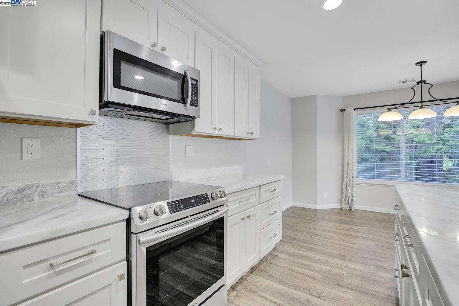 Detail Gallery Image 18 of 38 For 26953 Hayward Blvd #301,  Hayward,  CA 94542 - 2 Beds | 2 Baths