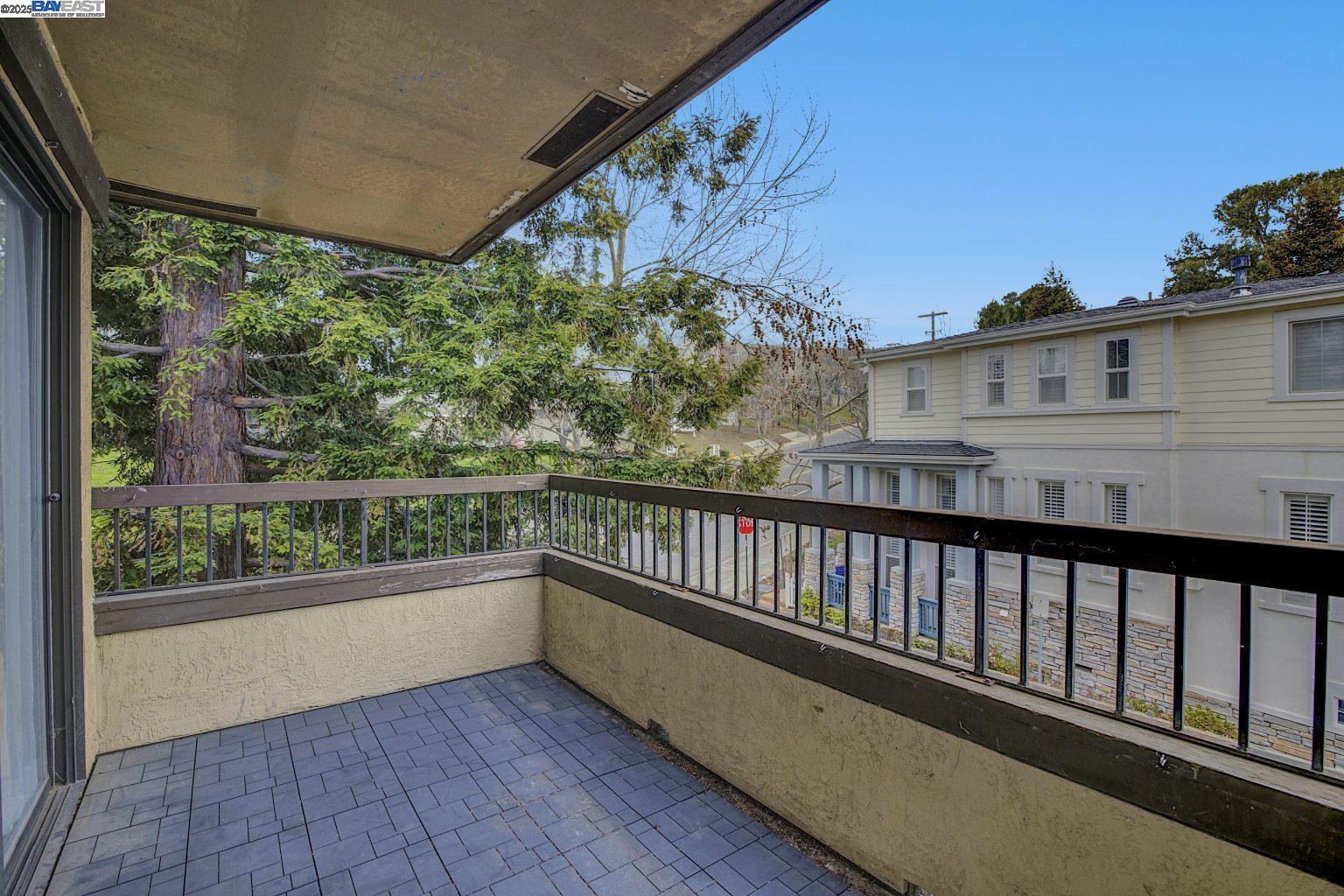 Detail Gallery Image 36 of 38 For 26953 Hayward Blvd #301,  Hayward,  CA 94542 - 2 Beds | 2 Baths