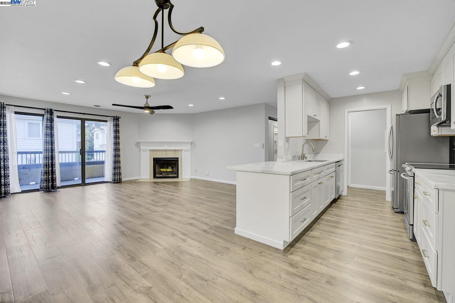 Detail Gallery Image 10 of 38 For 26953 Hayward Blvd #301,  Hayward,  CA 94542 - 2 Beds | 2 Baths