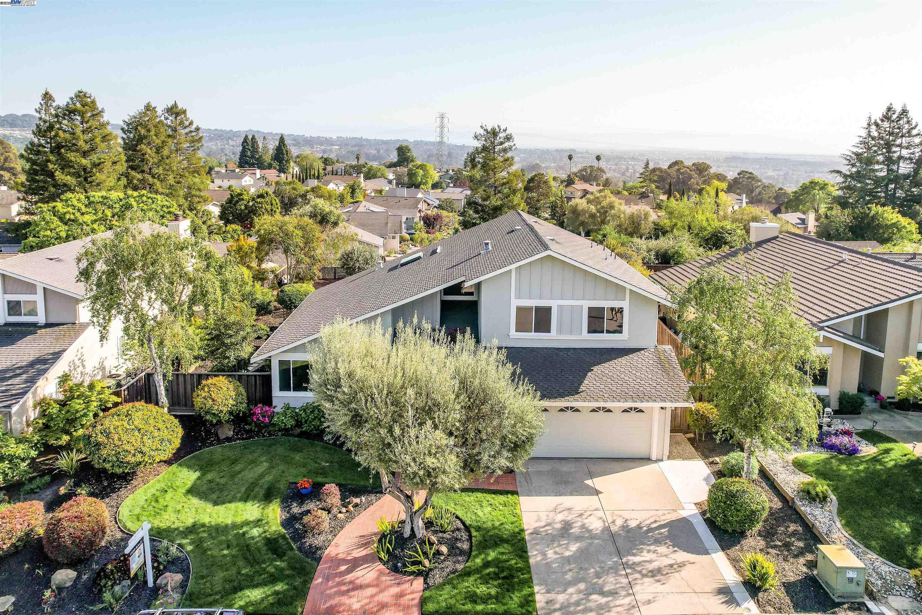 Detail Gallery Image 1 of 1 For 5483 Sontura Ct, Castro Valley,  CA 94552 - 4 Beds | 3 Baths