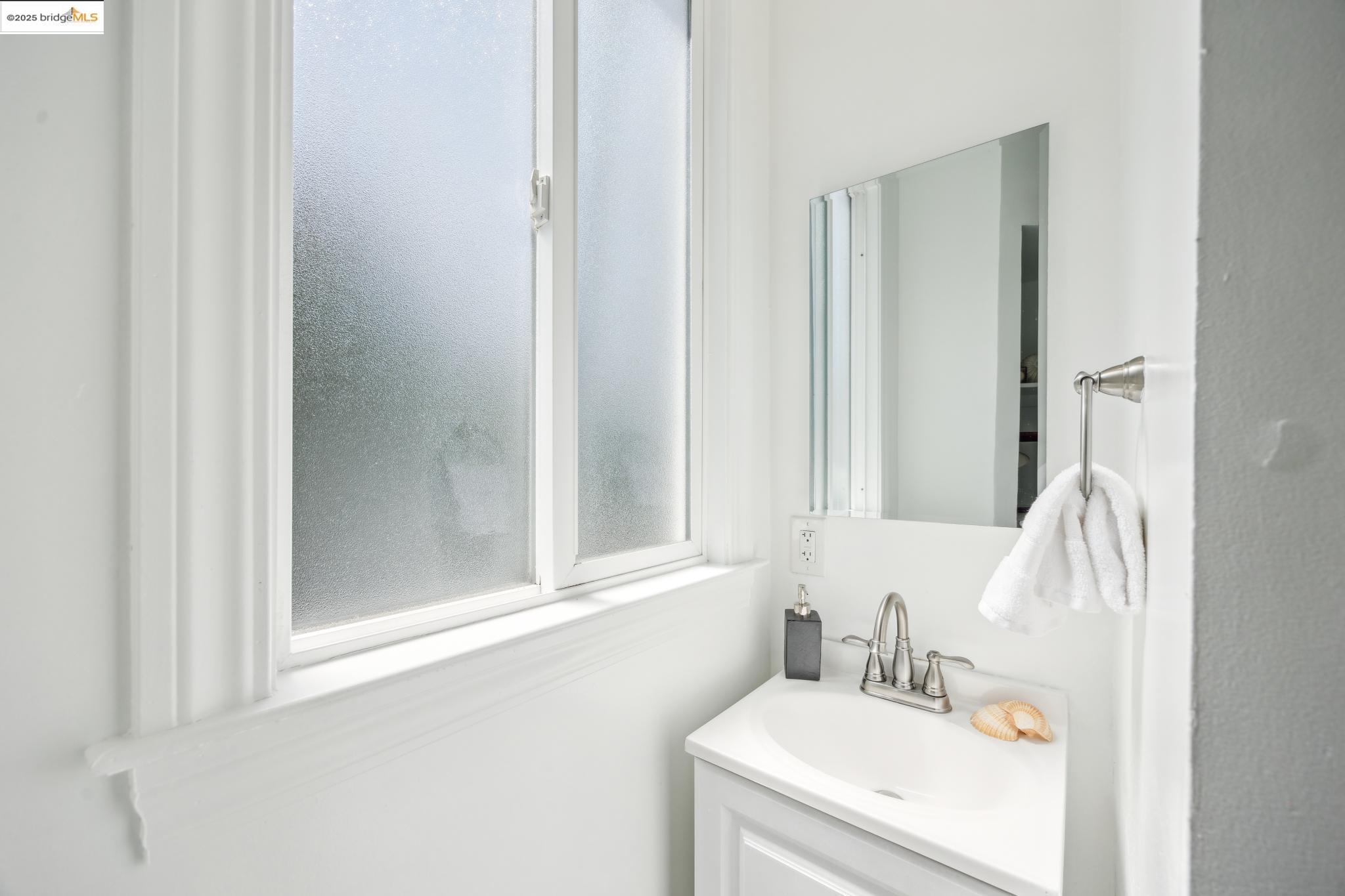Detail Gallery Image 22 of 47 For 1424 Ward St, Berkeley,  CA 94702 - 3 Beds | 2 Baths