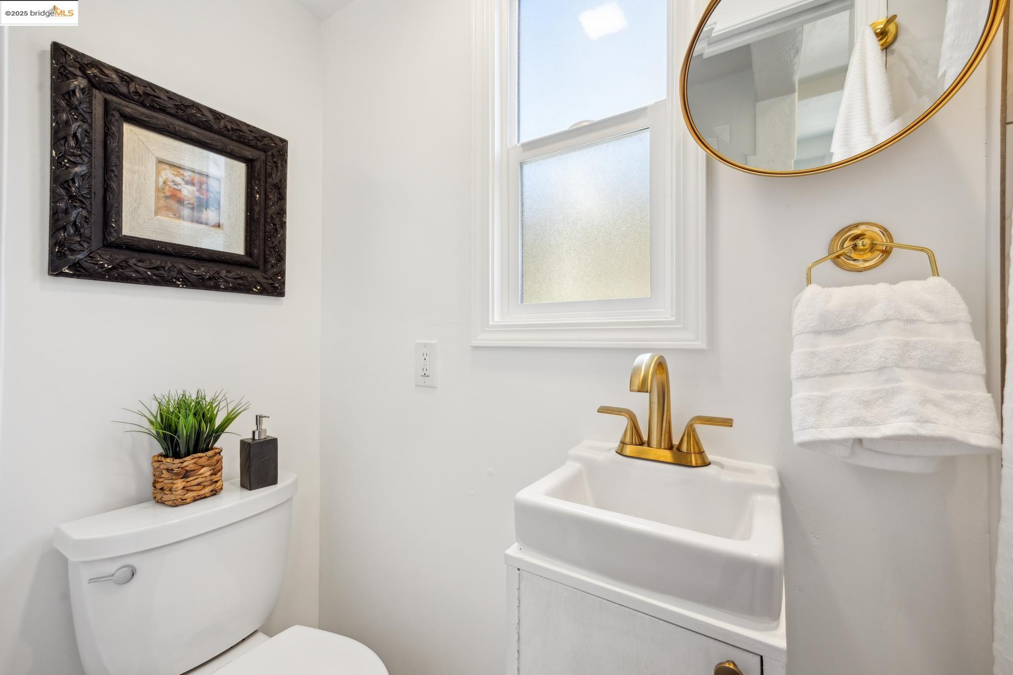 Detail Gallery Image 27 of 47 For 1424 Ward St, Berkeley,  CA 94702 - 3 Beds | 2 Baths