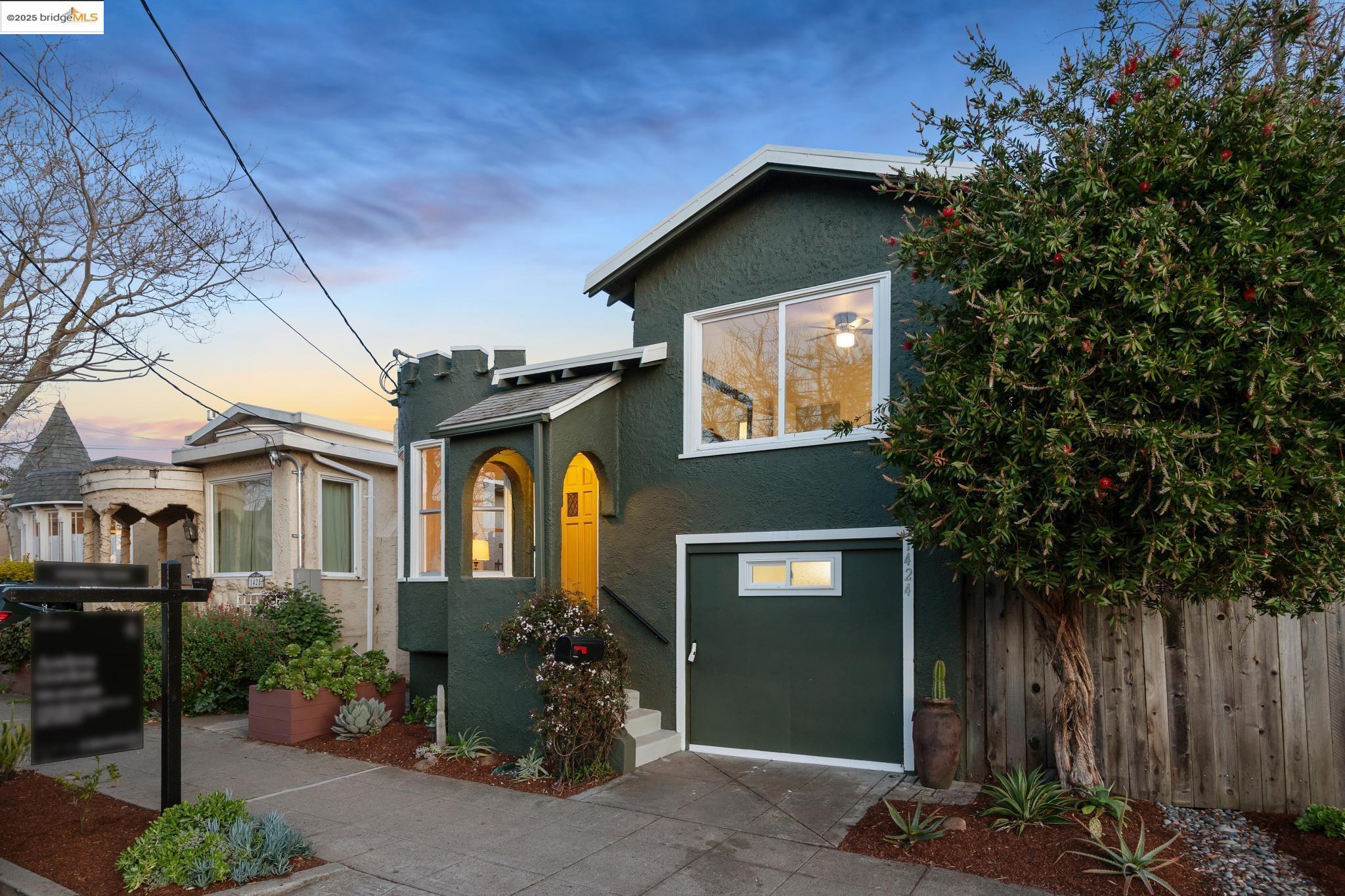 Detail Gallery Image 4 of 47 For 1424 Ward St, Berkeley,  CA 94702 - 3 Beds | 2 Baths