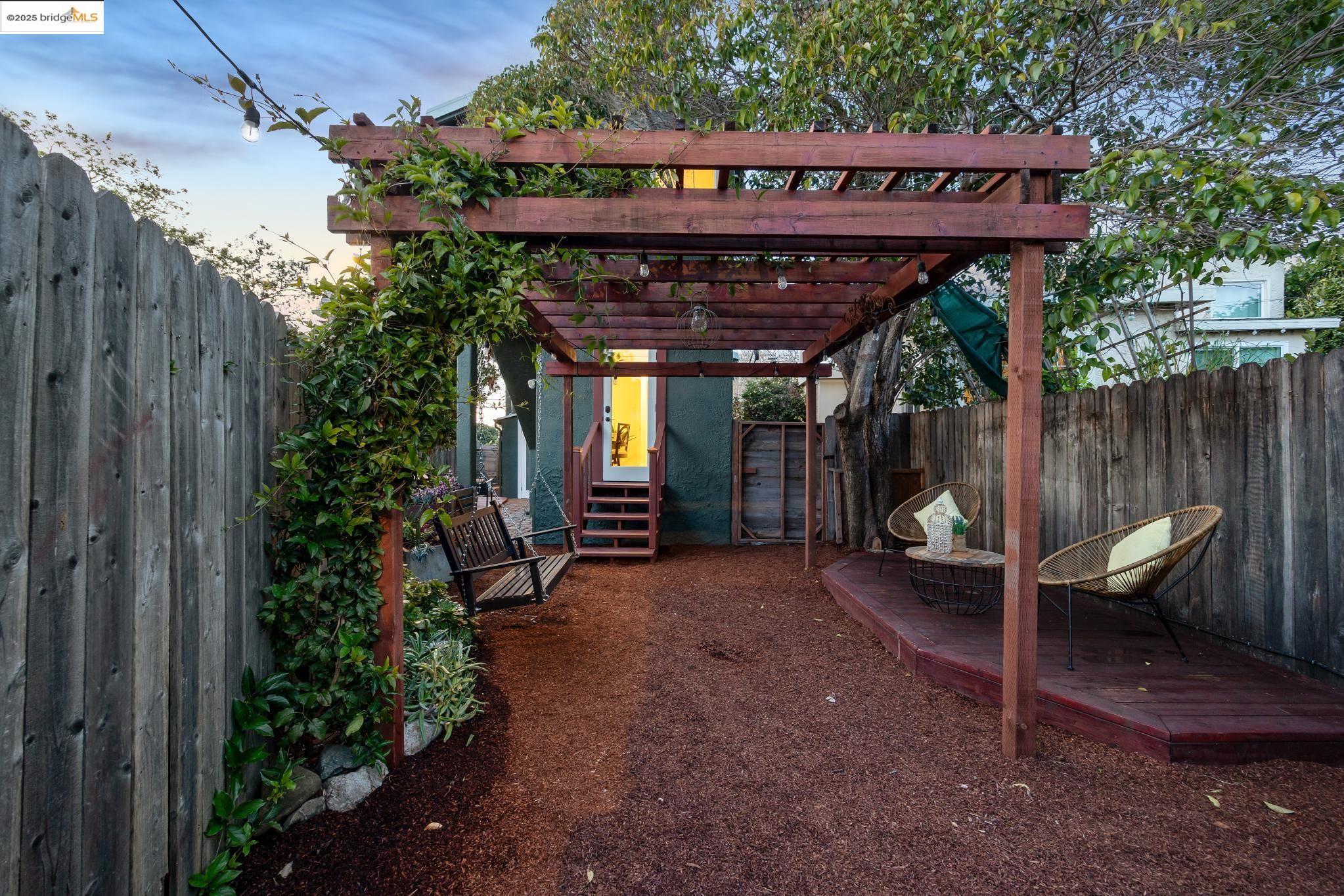 Detail Gallery Image 31 of 47 For 1424 Ward St, Berkeley,  CA 94702 - 3 Beds | 2 Baths