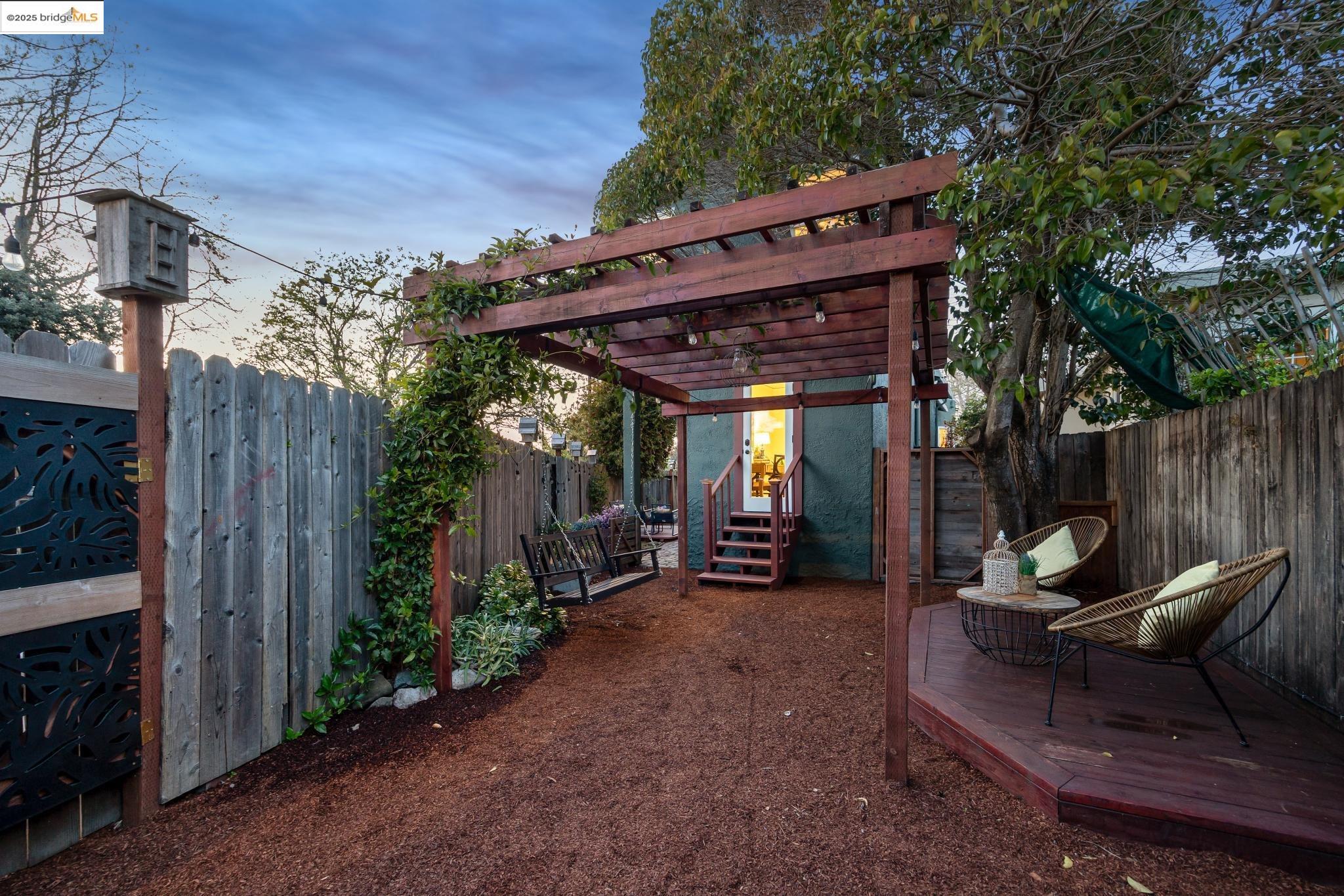 Detail Gallery Image 32 of 47 For 1424 Ward St, Berkeley,  CA 94702 - 3 Beds | 2 Baths