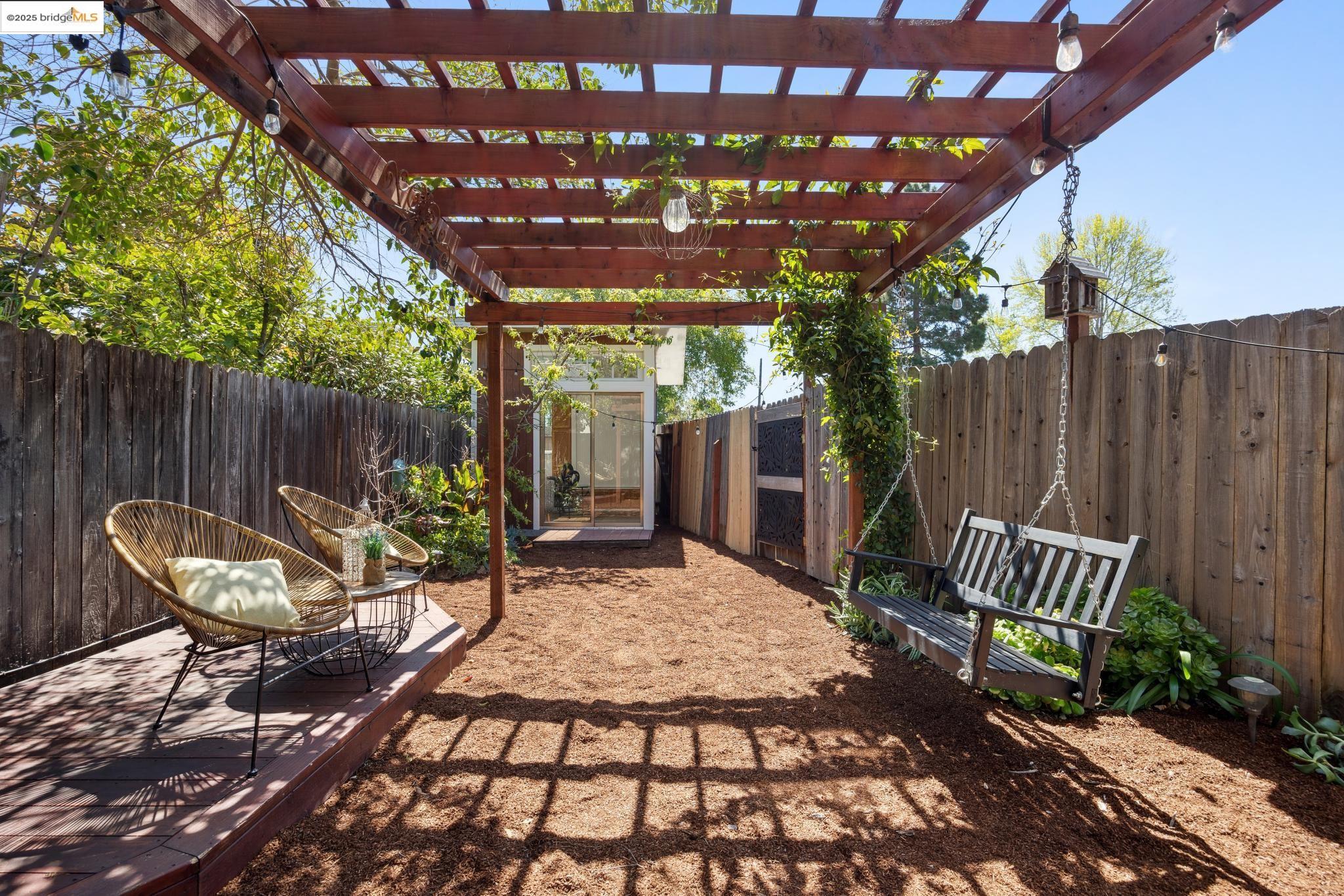 Detail Gallery Image 35 of 47 For 1424 Ward St, Berkeley,  CA 94702 - 3 Beds | 2 Baths