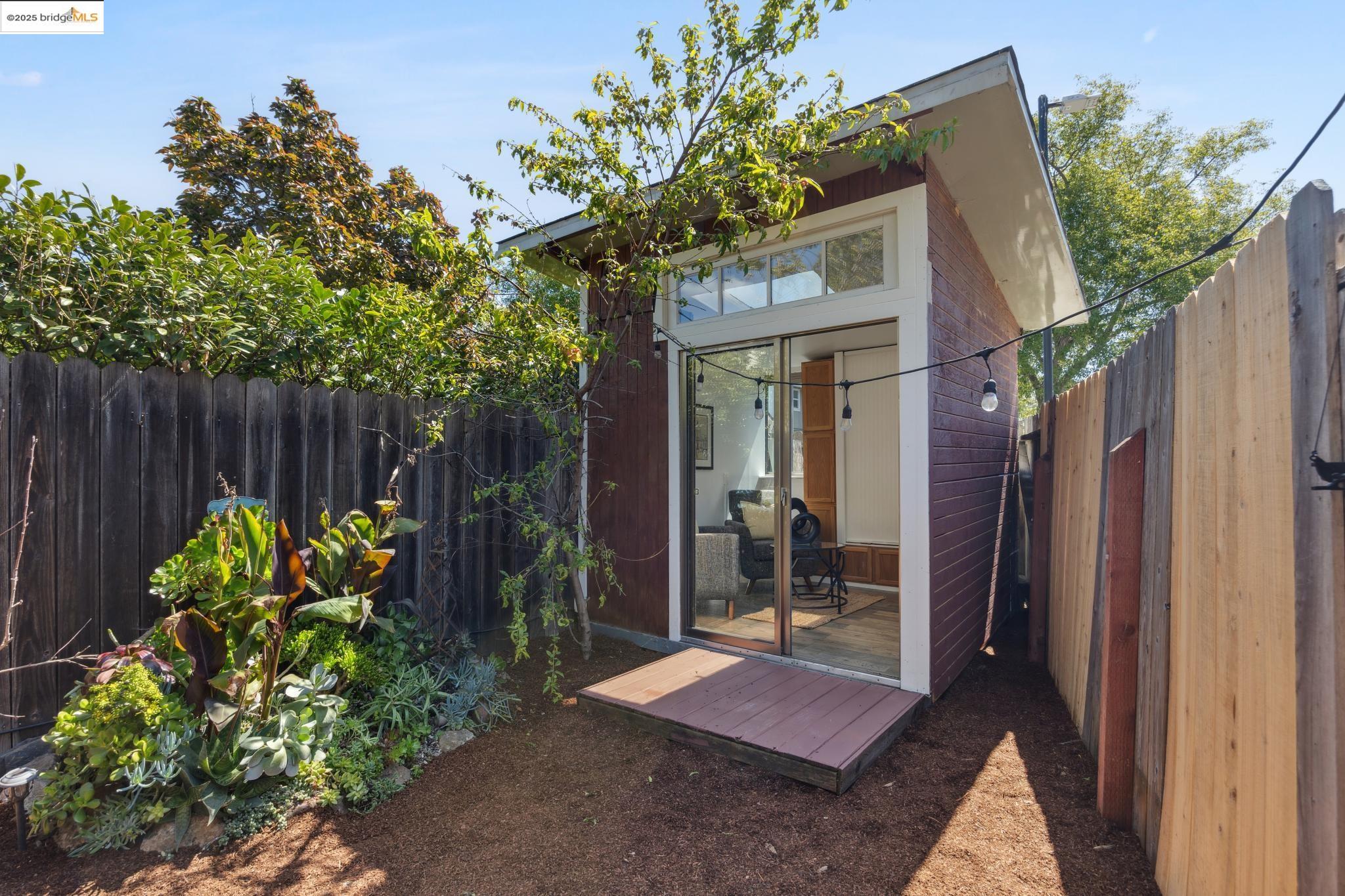 Detail Gallery Image 37 of 47 For 1424 Ward St, Berkeley,  CA 94702 - 3 Beds | 2 Baths