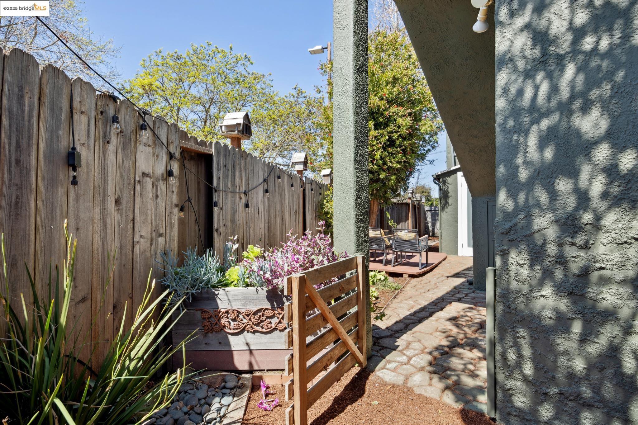 Detail Gallery Image 40 of 47 For 1424 Ward St, Berkeley,  CA 94702 - 3 Beds | 2 Baths