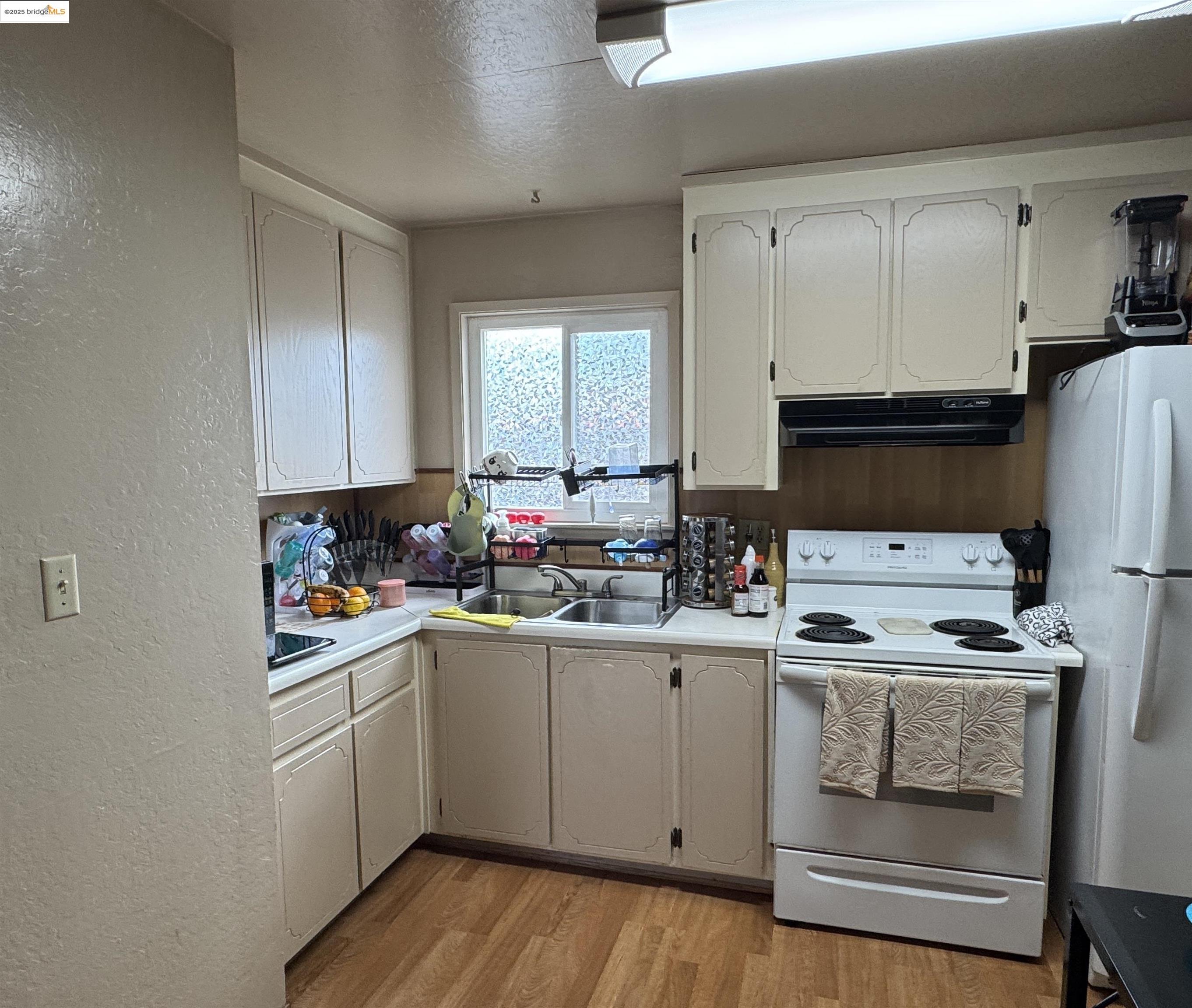 property-img