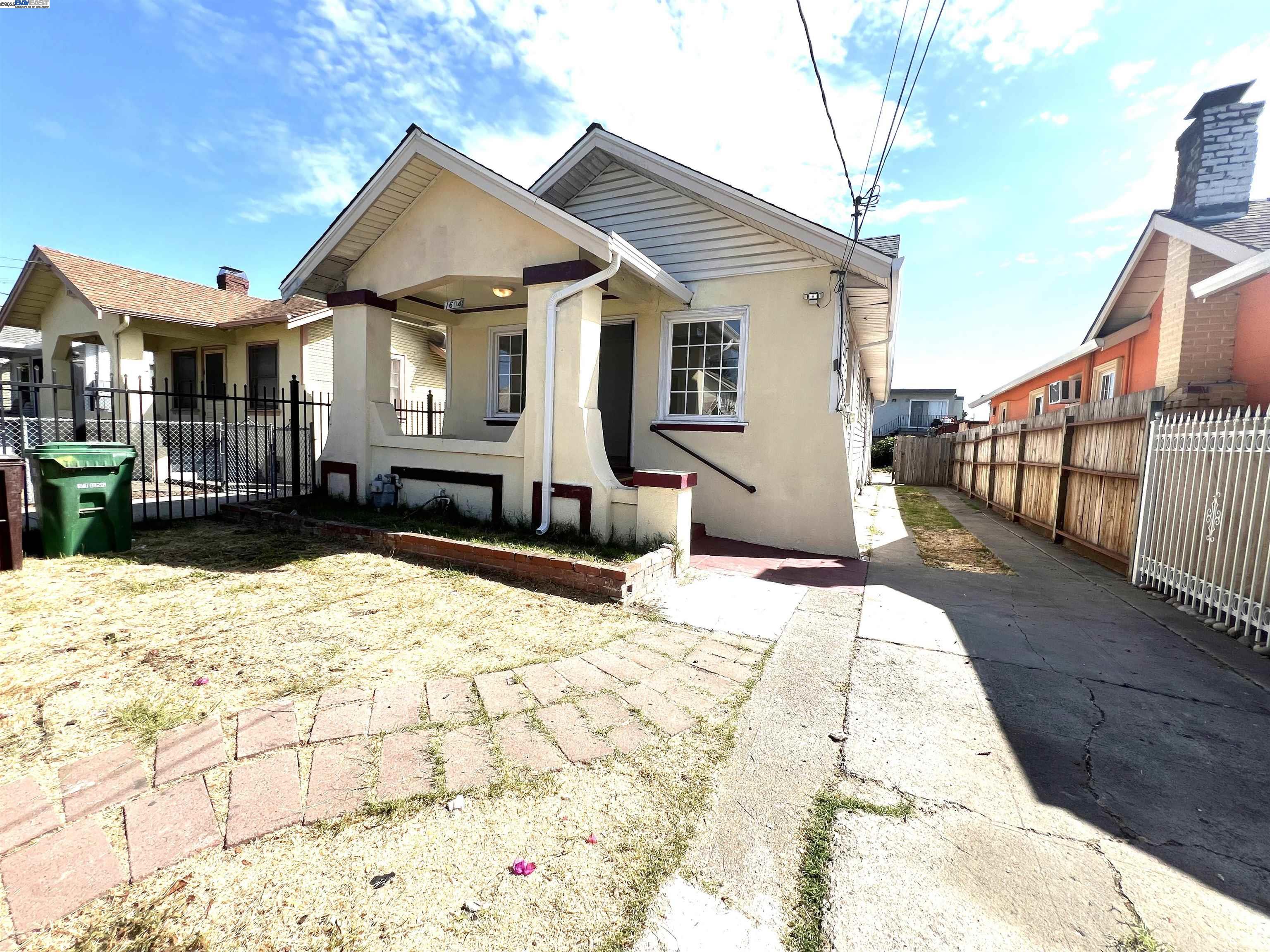 Detail Gallery Image 1 of 14 For 1604 72nd Street, Oakland,  CA 94621 - 3 Beds | 1/1 Baths