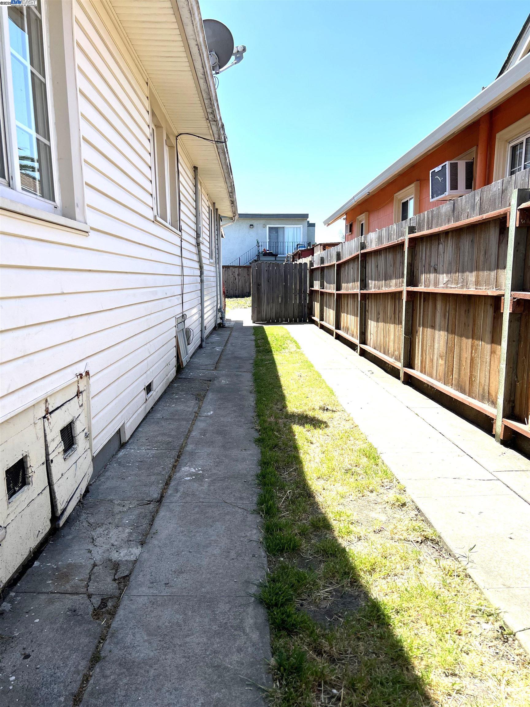 Detail Gallery Image 14 of 14 For 1604 72nd Street, Oakland,  CA 94621 - 3 Beds | 1/1 Baths