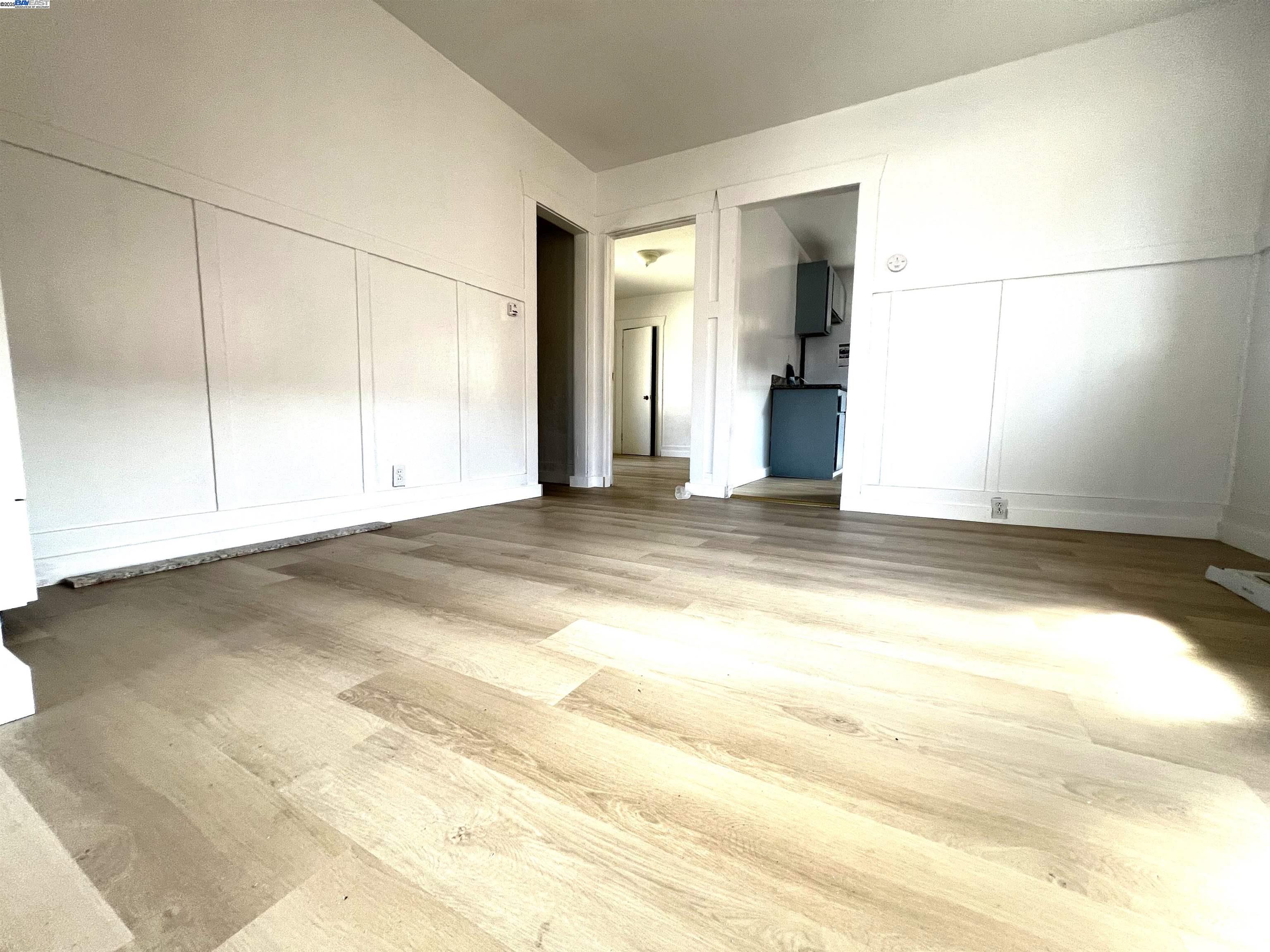 Detail Gallery Image 3 of 14 For 1604 72nd Street, Oakland,  CA 94621 - 3 Beds | 1/1 Baths