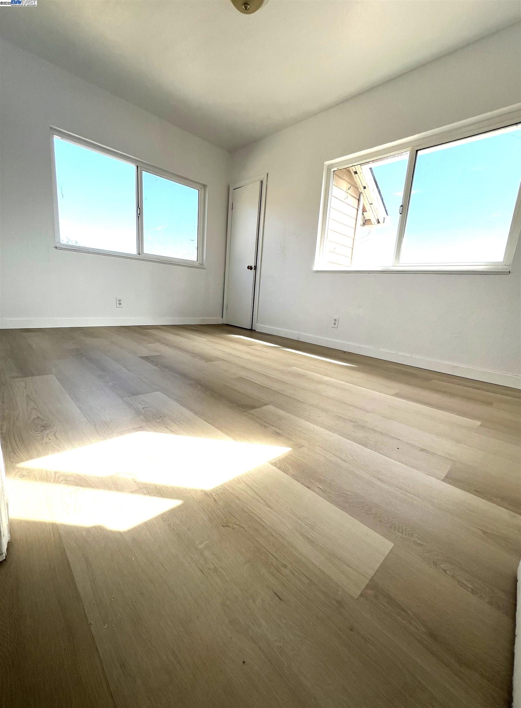 Detail Gallery Image 4 of 14 For 1604 72nd Street, Oakland,  CA 94621 - 3 Beds | 1/1 Baths
