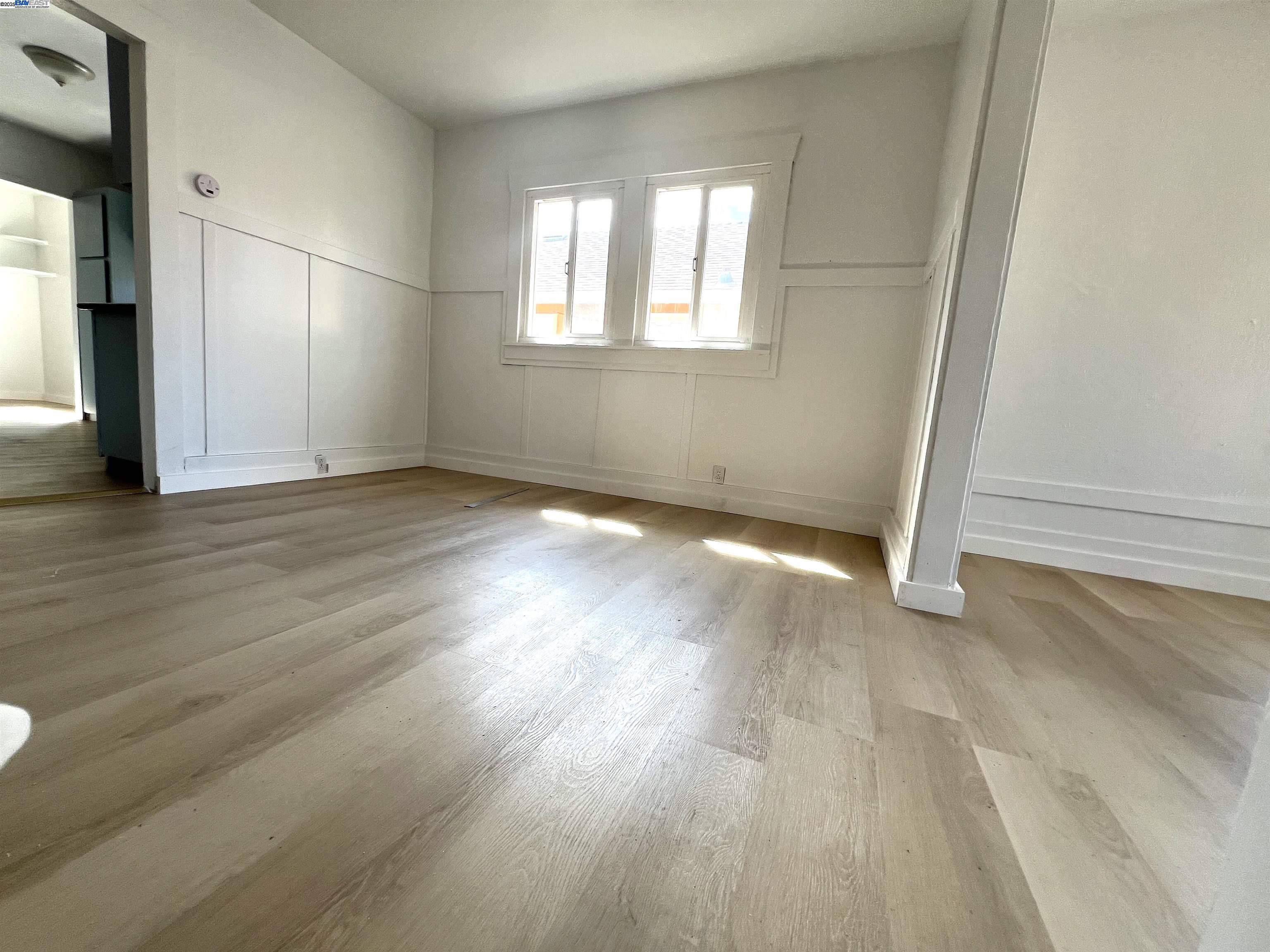Detail Gallery Image 5 of 14 For 1604 72nd Street, Oakland,  CA 94621 - 3 Beds | 1/1 Baths