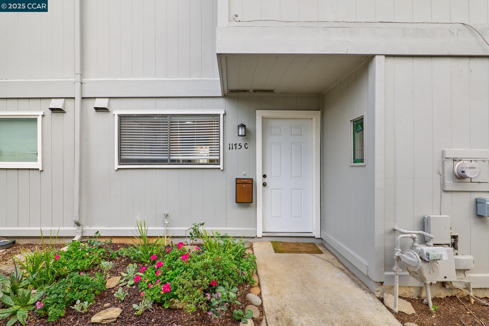 Detail Gallery Image 1 of 1 For 1175 Kenwal Rd #C,  Concord,  CA 94521 - 2 Beds | 1/1 Baths
