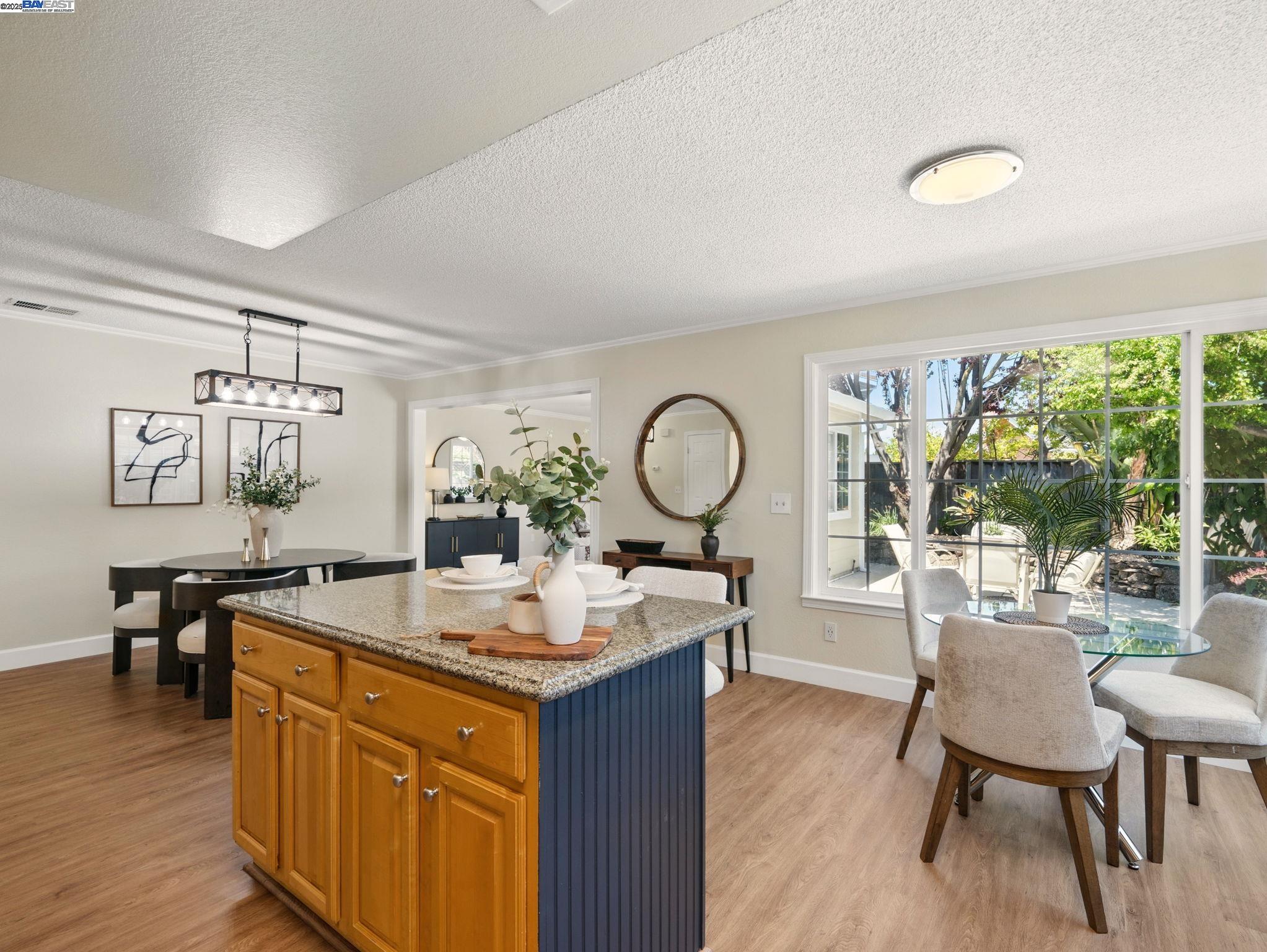 Detail Gallery Image 6 of 32 For 33537 Bardolph Cir, Fremont,  CA 94555 - 4 Beds | 2 Baths