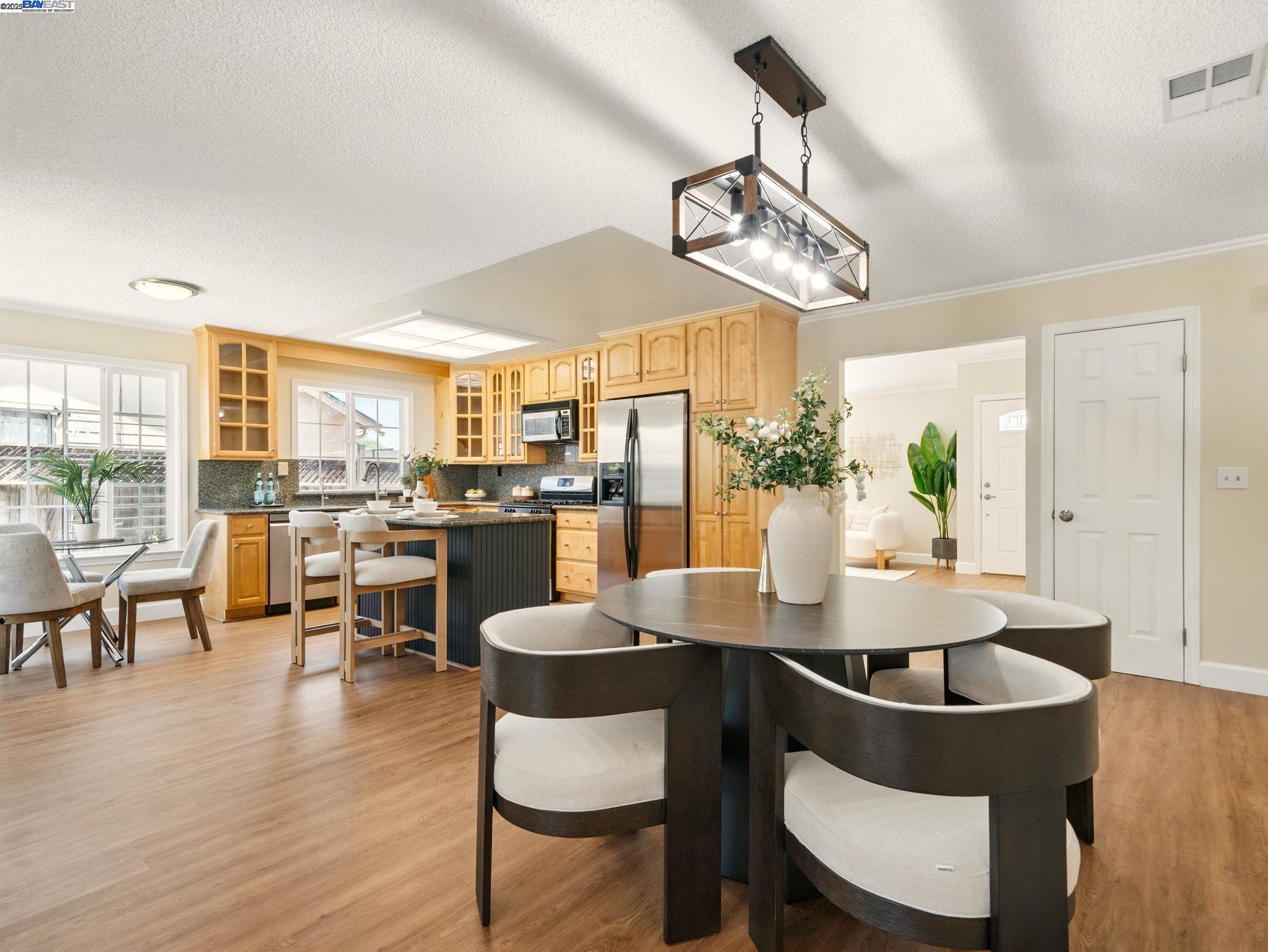 Detail Gallery Image 9 of 32 For 33537 Bardolph Cir, Fremont,  CA 94555 - 4 Beds | 2 Baths