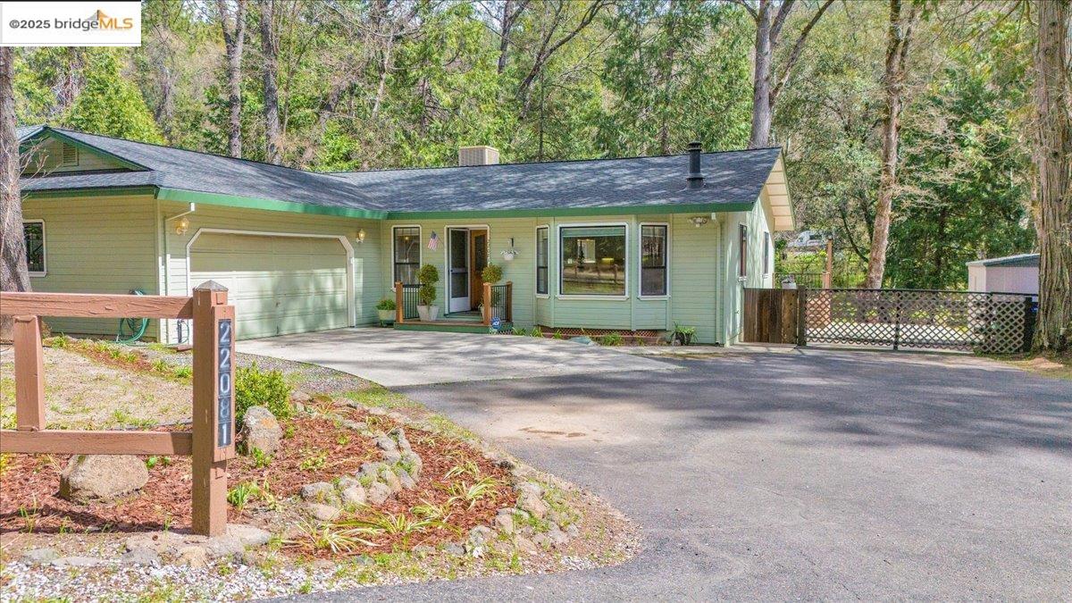 Detail Gallery Image 1 of 1 For 22081 Crystal Falls Dr, Sonora,  CA 95370 - 3 Beds | 3 Baths