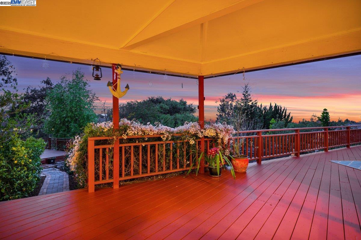 Detail Gallery Image 1 of 1 For 2503 Oakes Dr, Hayward,  CA 94542 - 4 Beds | 3 Baths
