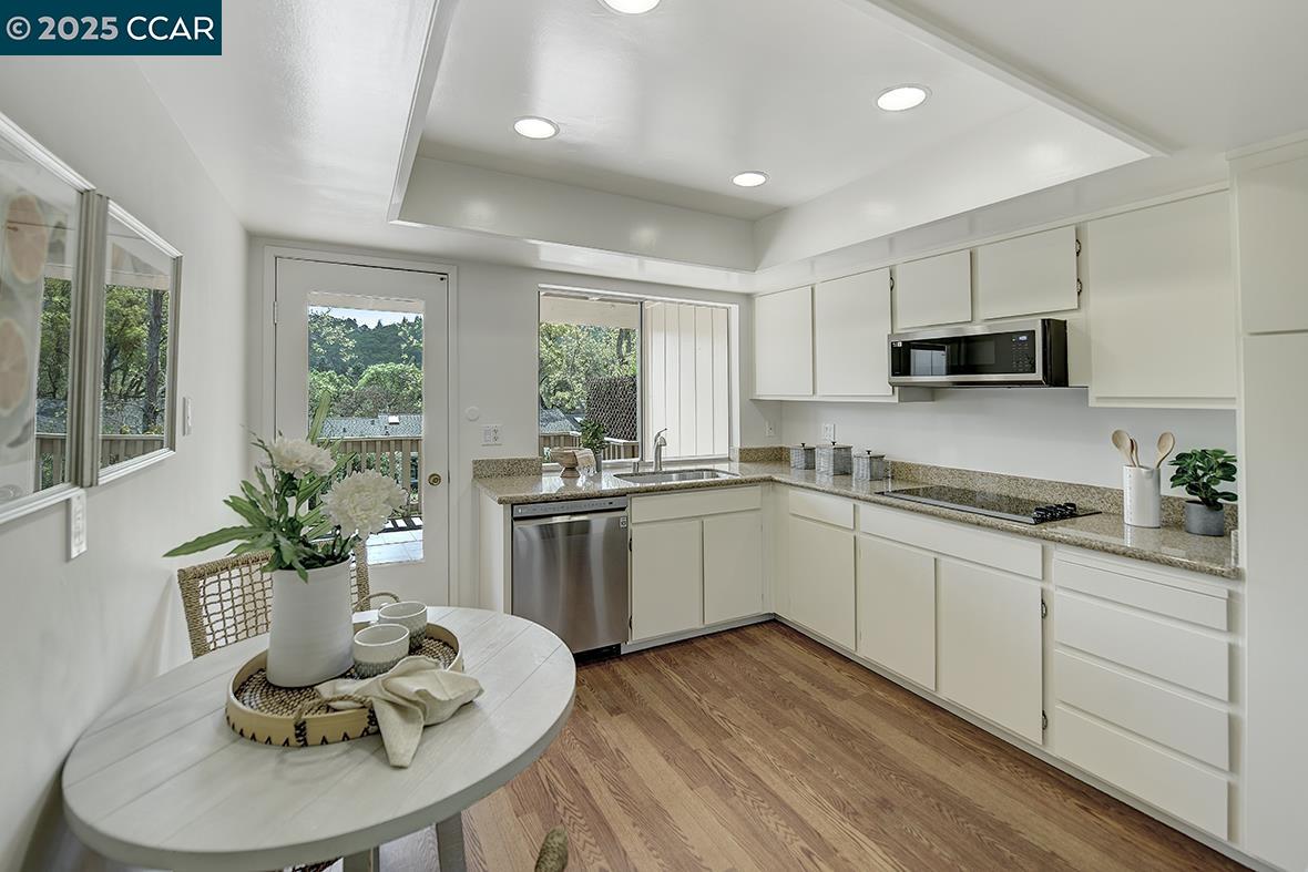 Detail Gallery Image 14 of 50 For 2175 Cactus Ct #4,  Walnut Creek,  CA 94595 - 2 Beds | 2 Baths