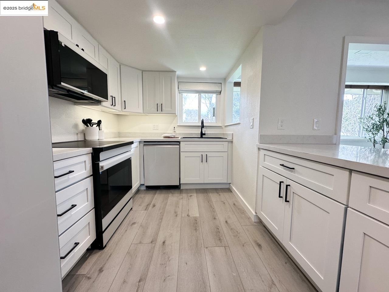 Detail Gallery Image 3 of 12 For 14225 Lora #90,  Los Gatos,  CA 95032 - 2 Beds | 1 Baths