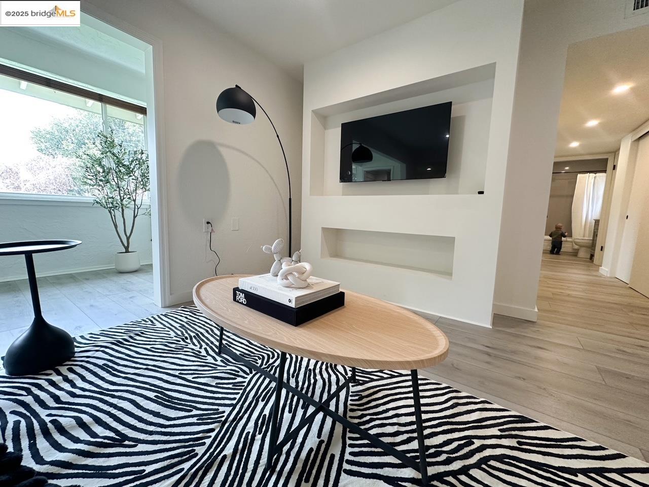 Detail Gallery Image 4 of 12 For 14225 Lora #90,  Los Gatos,  CA 95032 - 2 Beds | 1 Baths