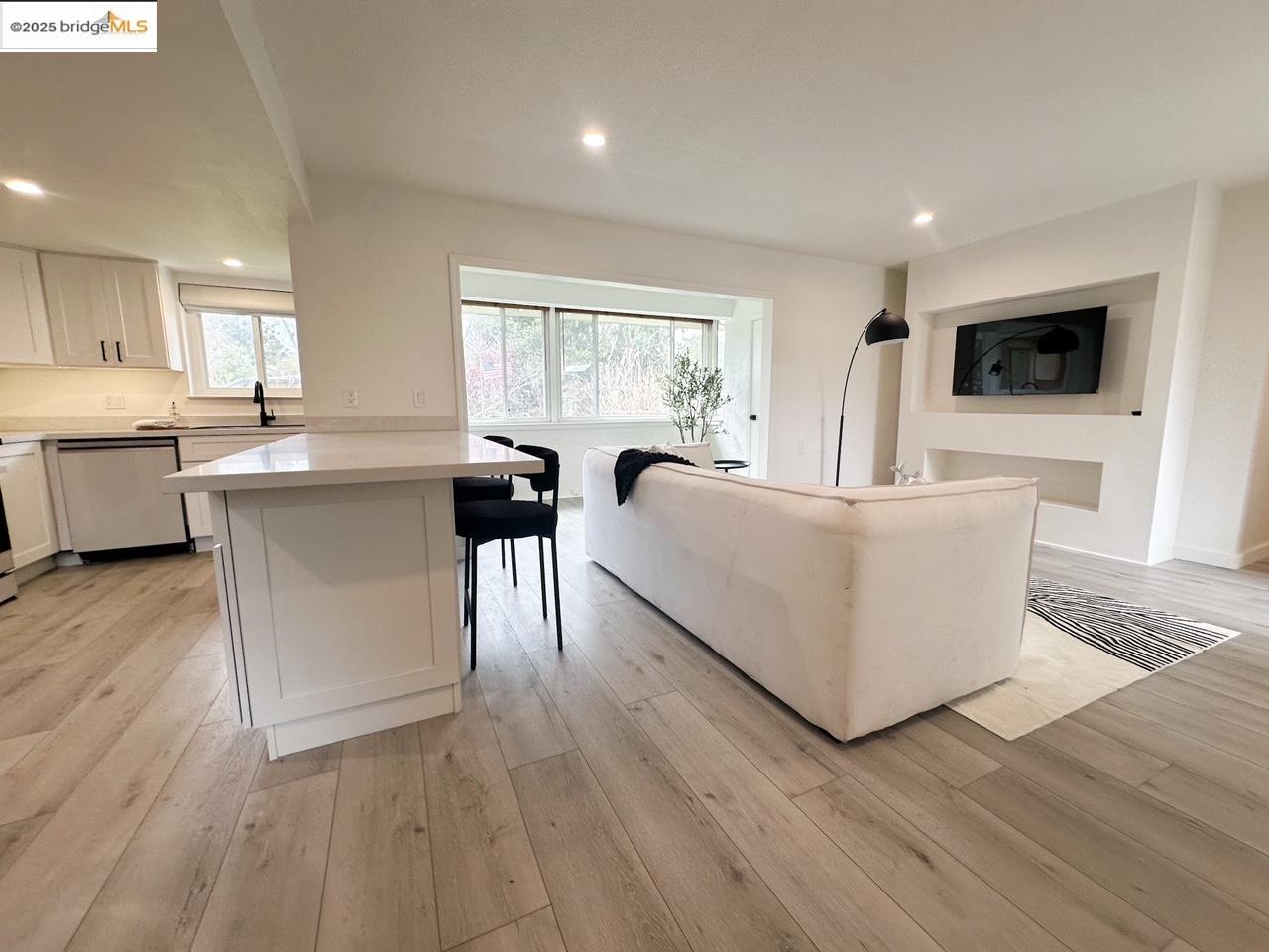 Detail Gallery Image 7 of 12 For 14225 Lora #90,  Los Gatos,  CA 95032 - 2 Beds | 1 Baths
