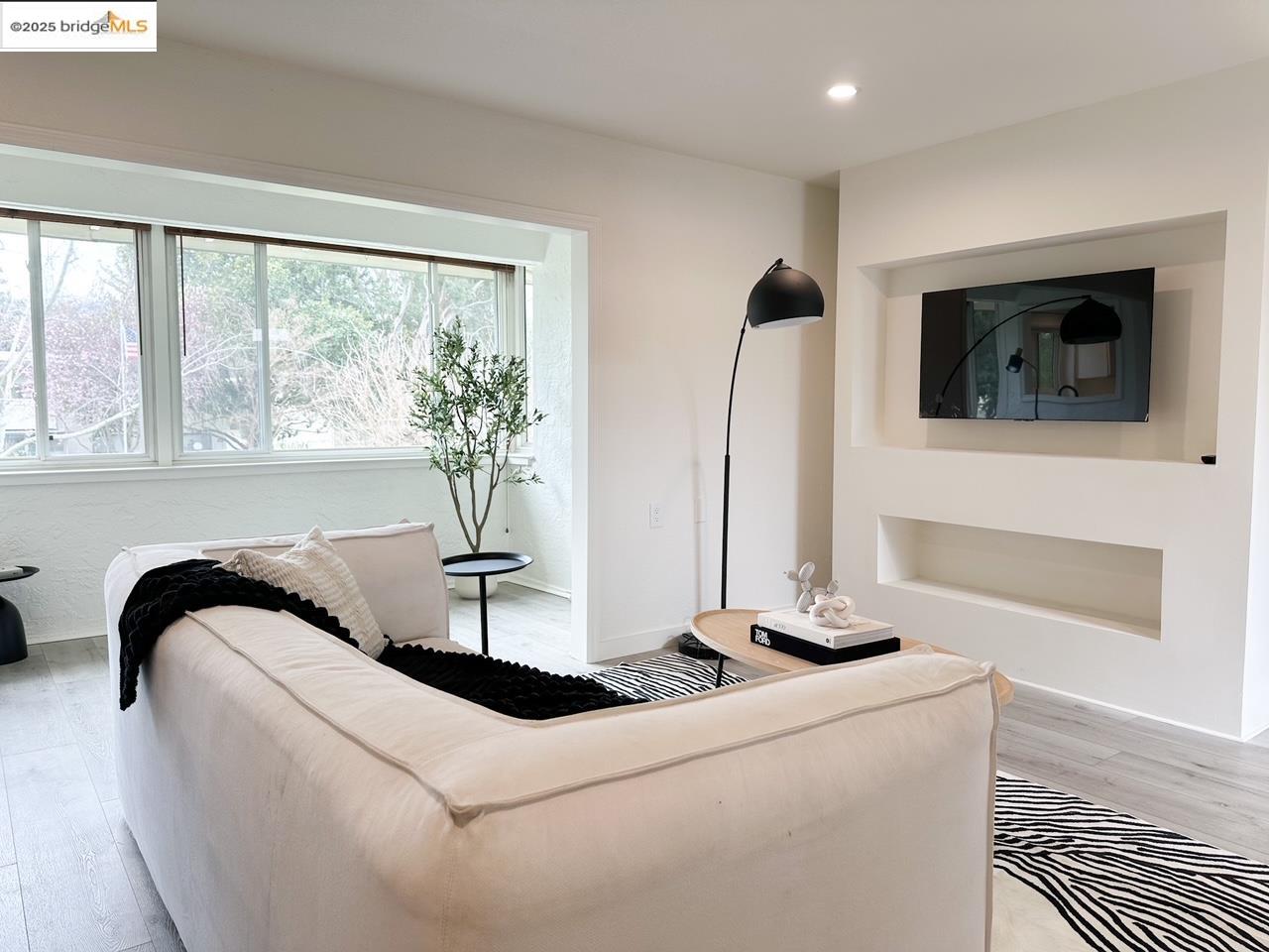 Detail Gallery Image 9 of 12 For 14225 Lora #90,  Los Gatos,  CA 95032 - 2 Beds | 1 Baths