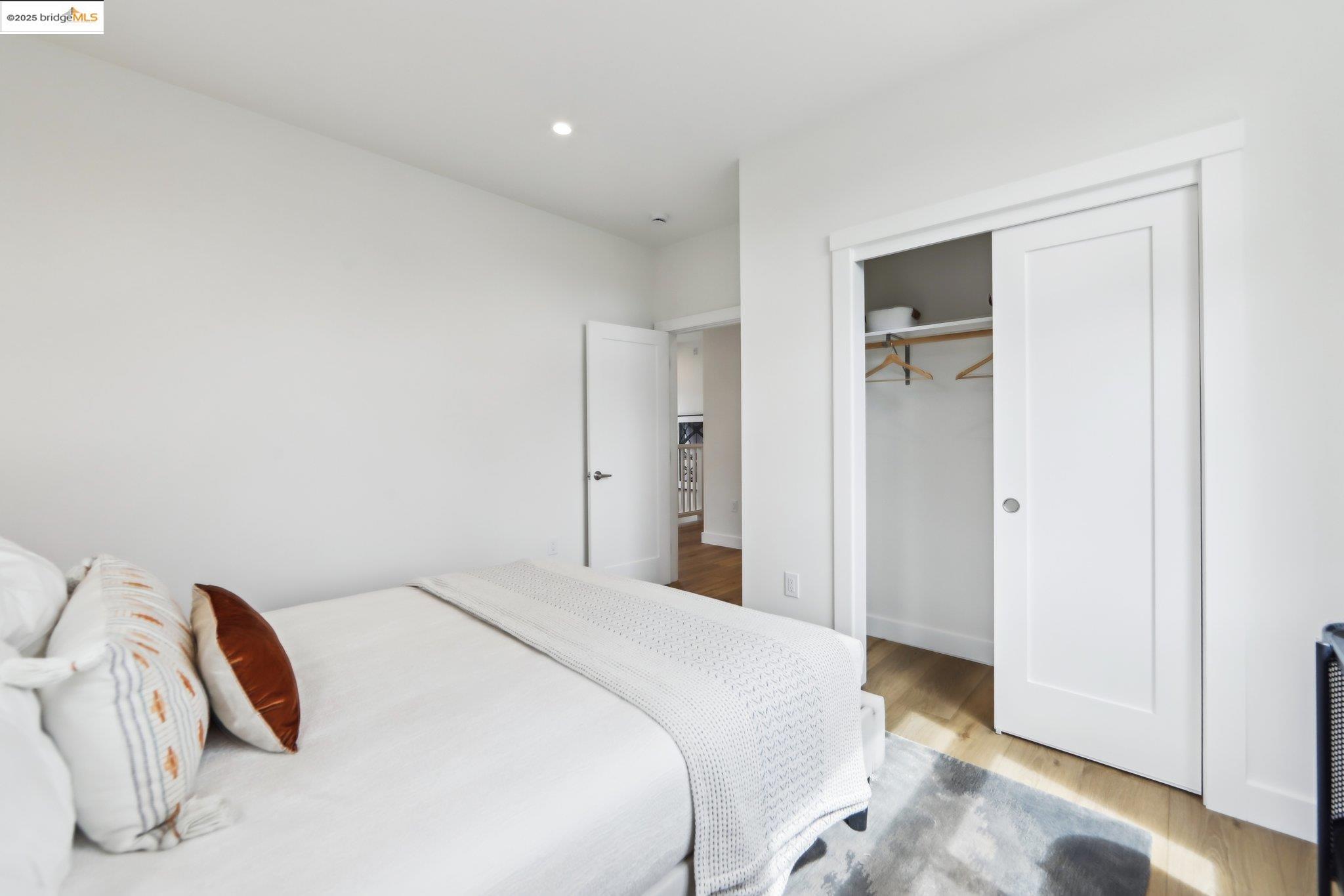 Detail Gallery Image 17 of 28 For 669 Alcatraz Ave, Oakland,  CA 94609 - 4 Beds | 2 Baths