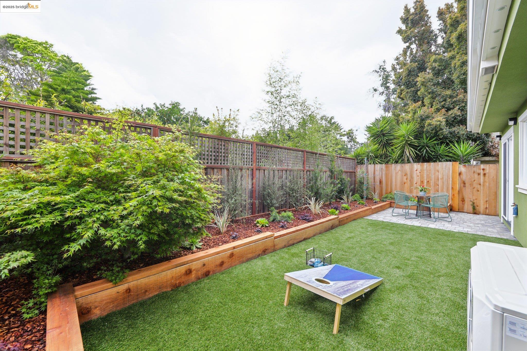 Detail Gallery Image 23 of 28 For 669 Alcatraz Ave, Oakland,  CA 94609 - 4 Beds | 2 Baths