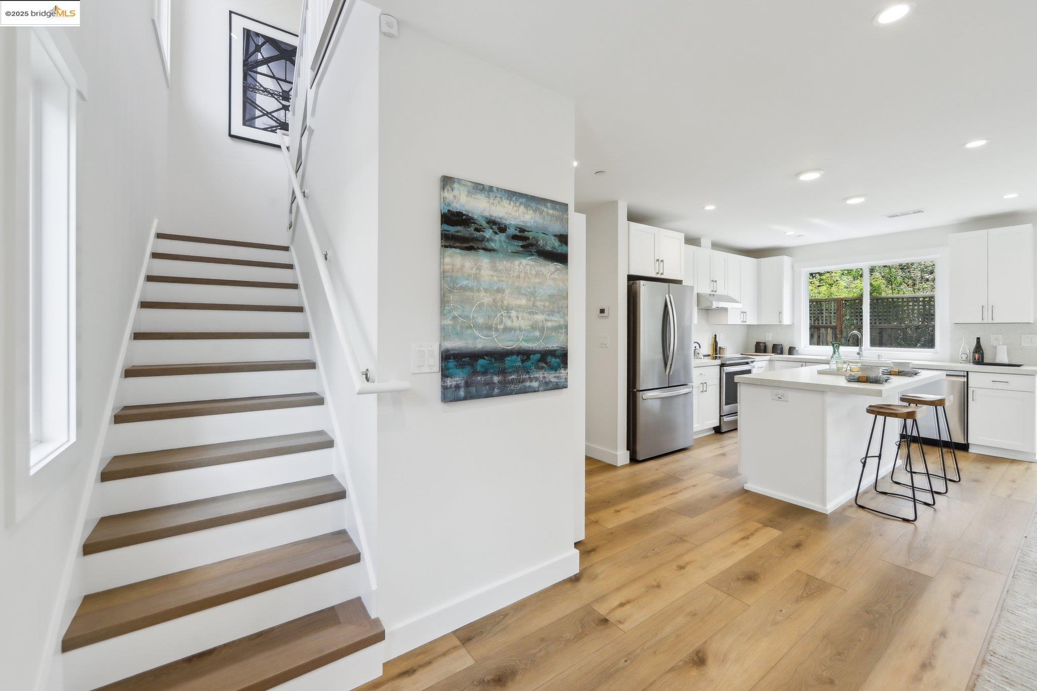 Detail Gallery Image 10 of 28 For 669 Alcatraz Ave, Oakland,  CA 94609 - 4 Beds | 2 Baths