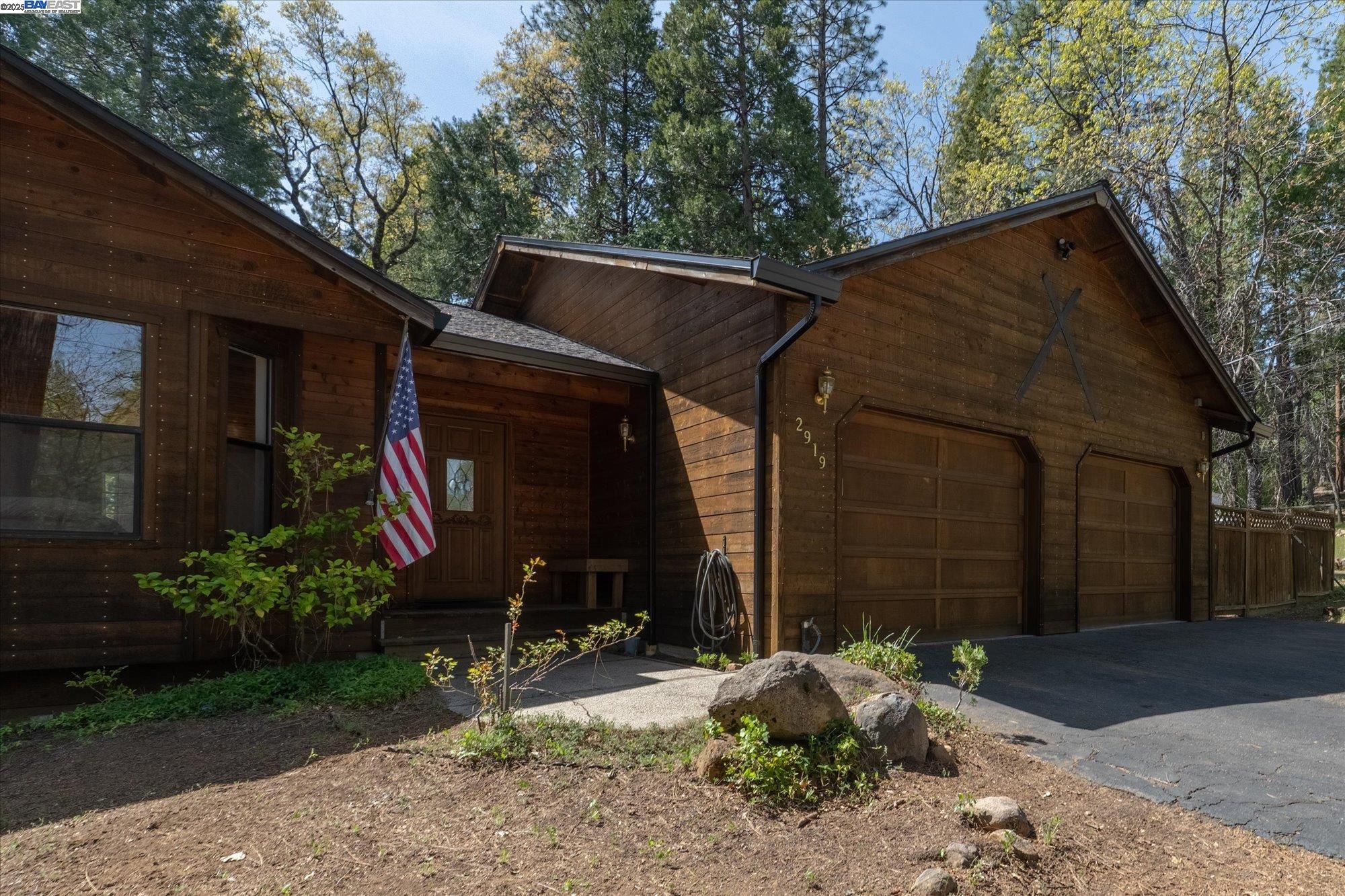 Detail Gallery Image 3 of 45 For 2919 Valley View Dr, Arnold,  CA 95223 - 5 Beds | 3 Baths