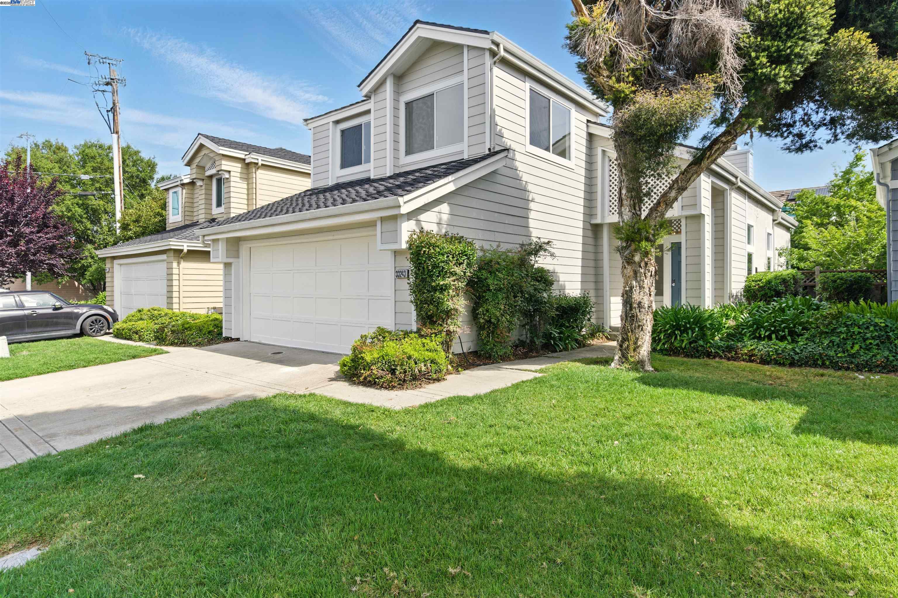 Detail Gallery Image 1 of 34 For 33243 Sunriver Cmn, Fremont,  CA 94555 - 4 Beds | 3 Baths