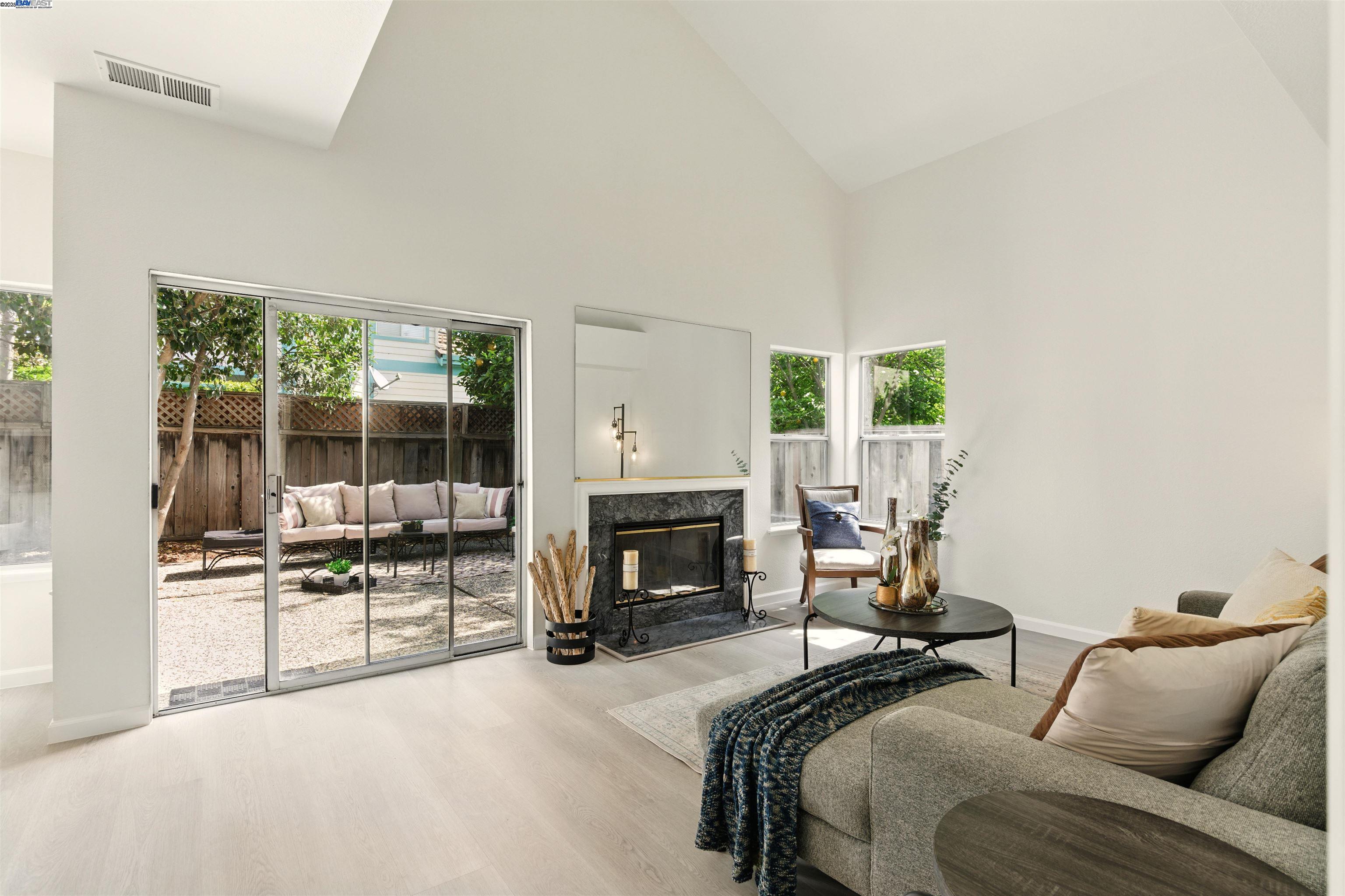 Detail Gallery Image 13 of 34 For 33243 Sunriver Cmn, Fremont,  CA 94555 - 4 Beds | 3 Baths