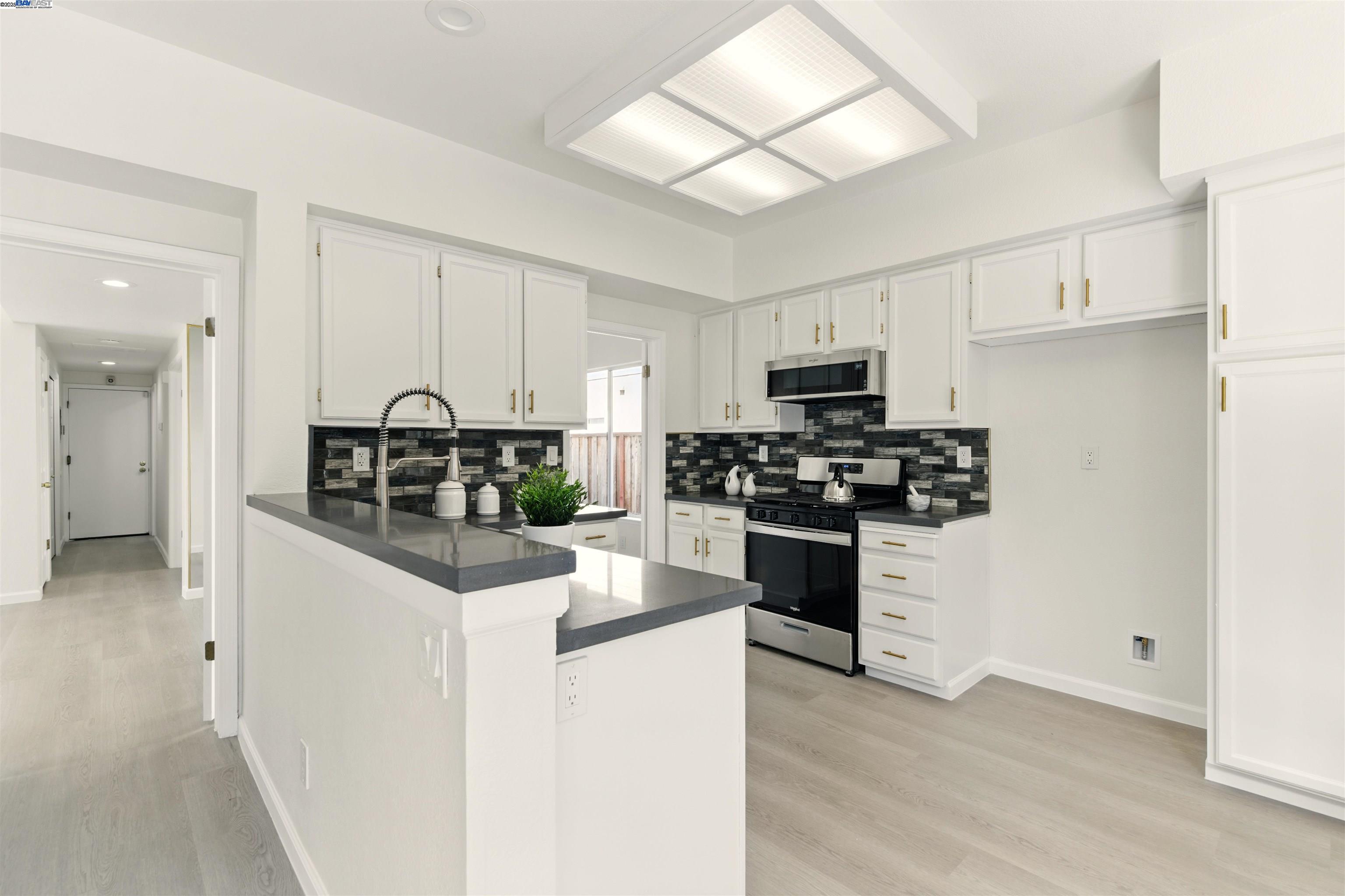 Detail Gallery Image 16 of 34 For 33243 Sunriver Cmn, Fremont,  CA 94555 - 4 Beds | 3 Baths