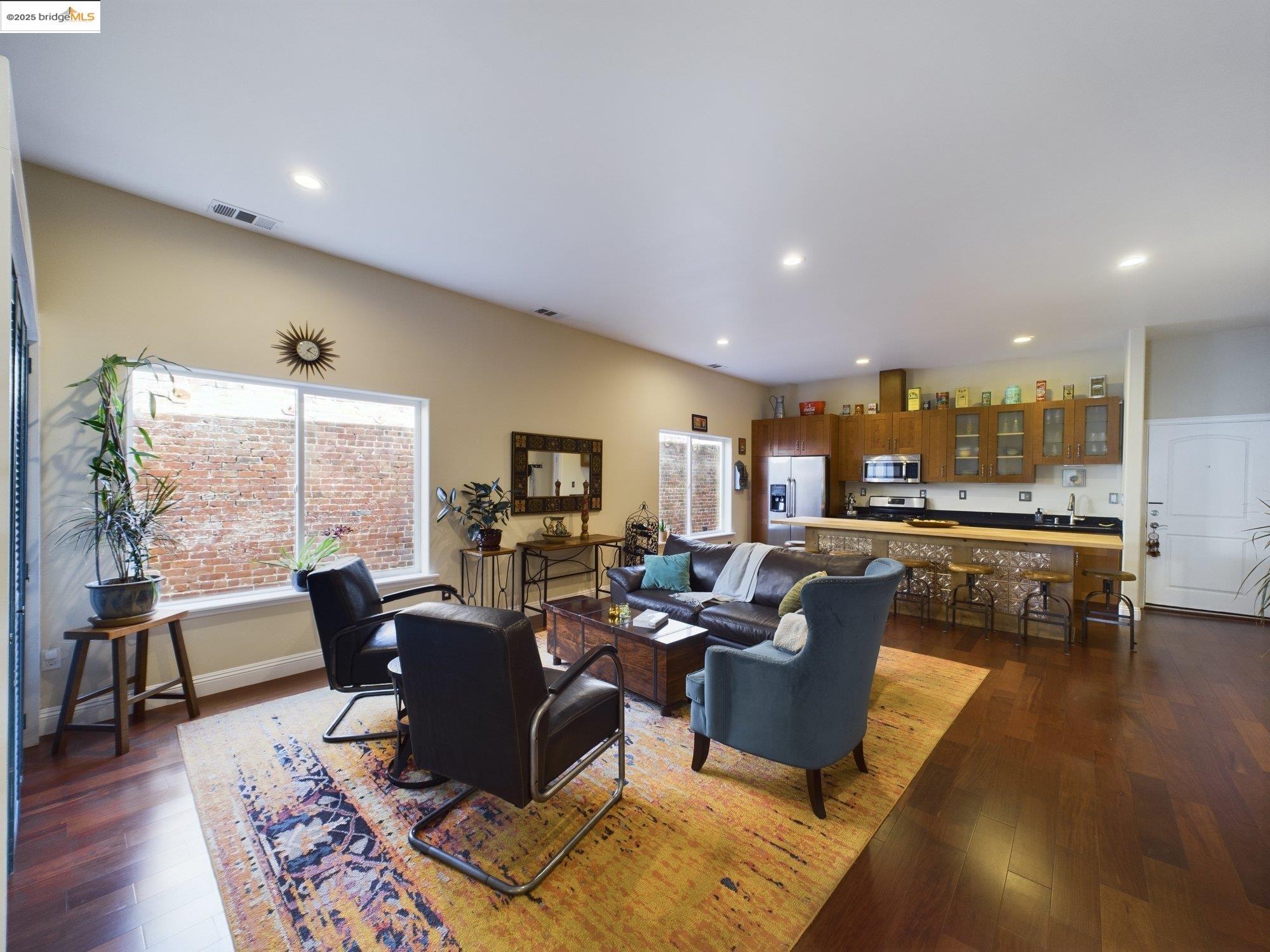 Detail Gallery Image 1 of 1 For 1488 14th St a,  Oakland,  CA 94607 - 2 Beds | 1 Baths